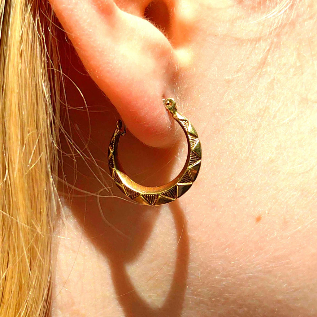 Vintage 14k Yellow Gold Hoop Earrings: Ribbed Puffed Design, 1940s Style