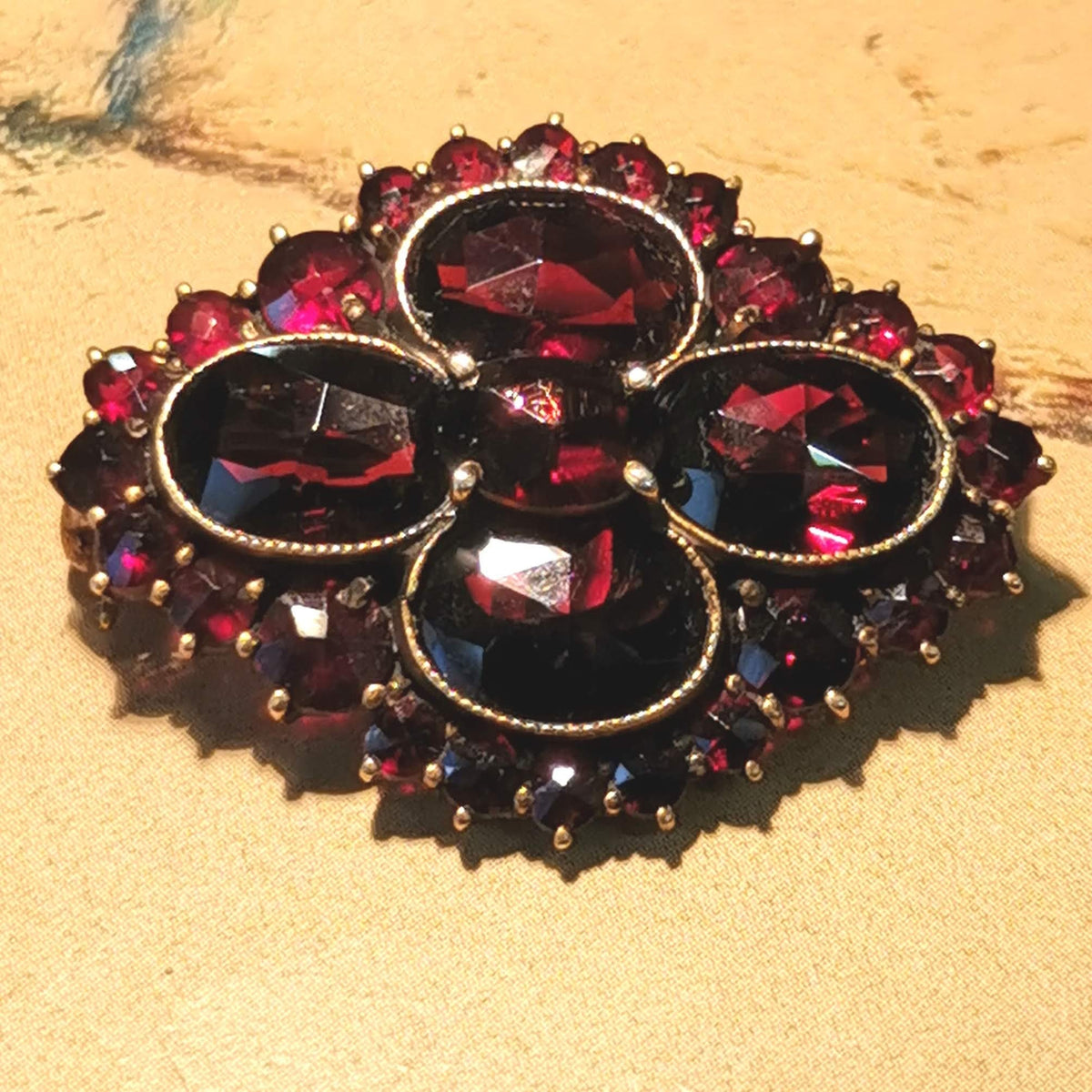 Garnet Art Nouveau brooch from the 1900s