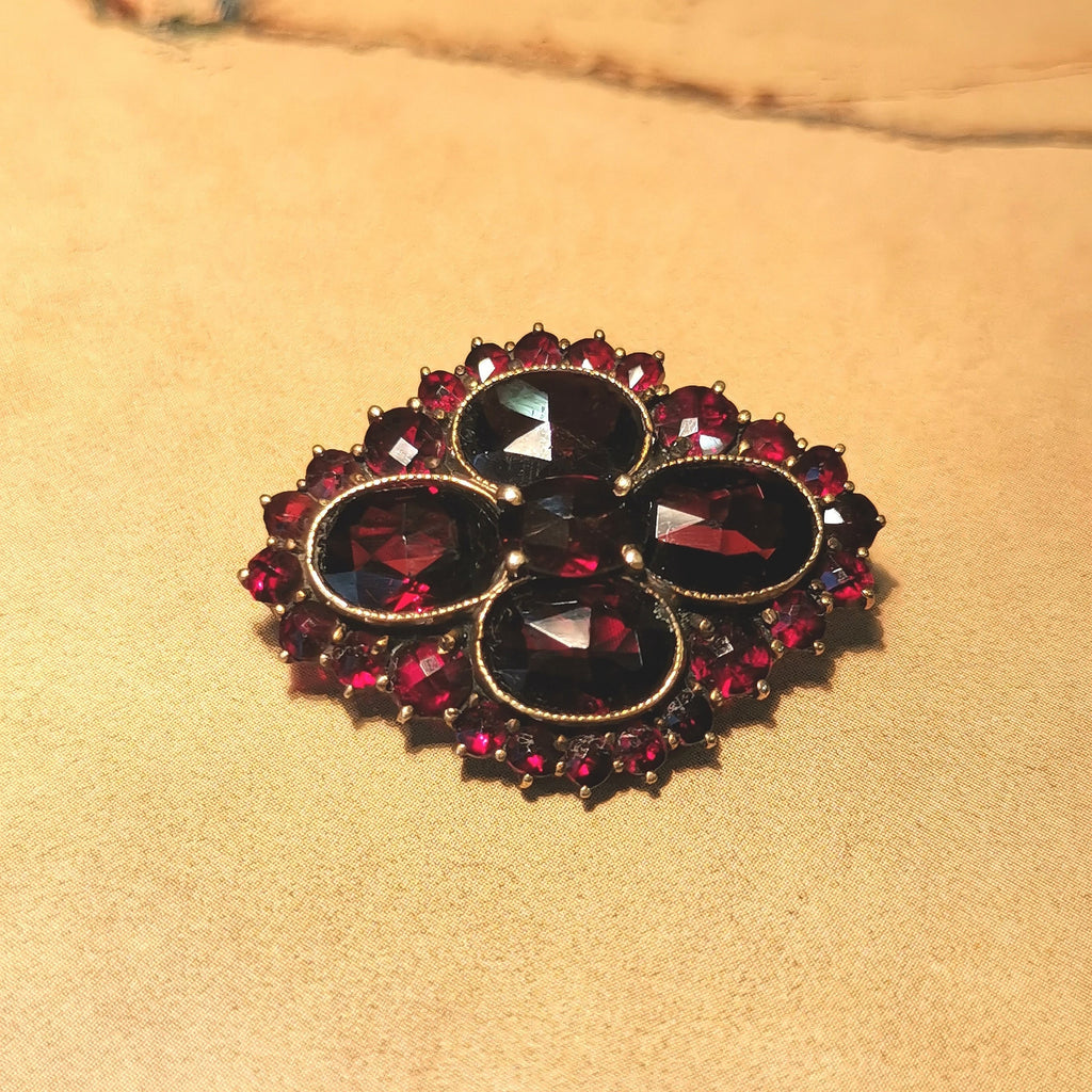Garnet Art Nouveau brooch from the 1900s