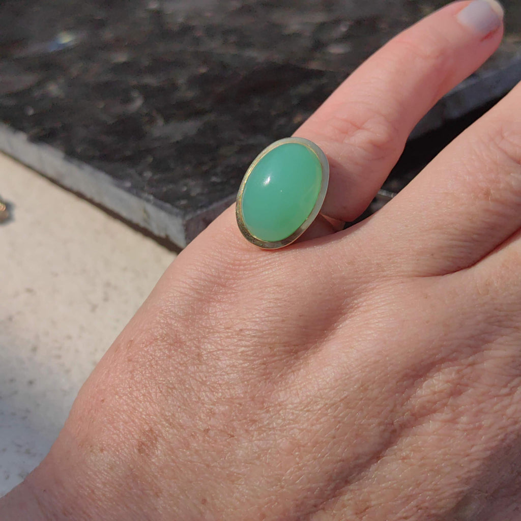 1960s Chalcedony Ring: Vintage 14k Yellow Gold Solitaire