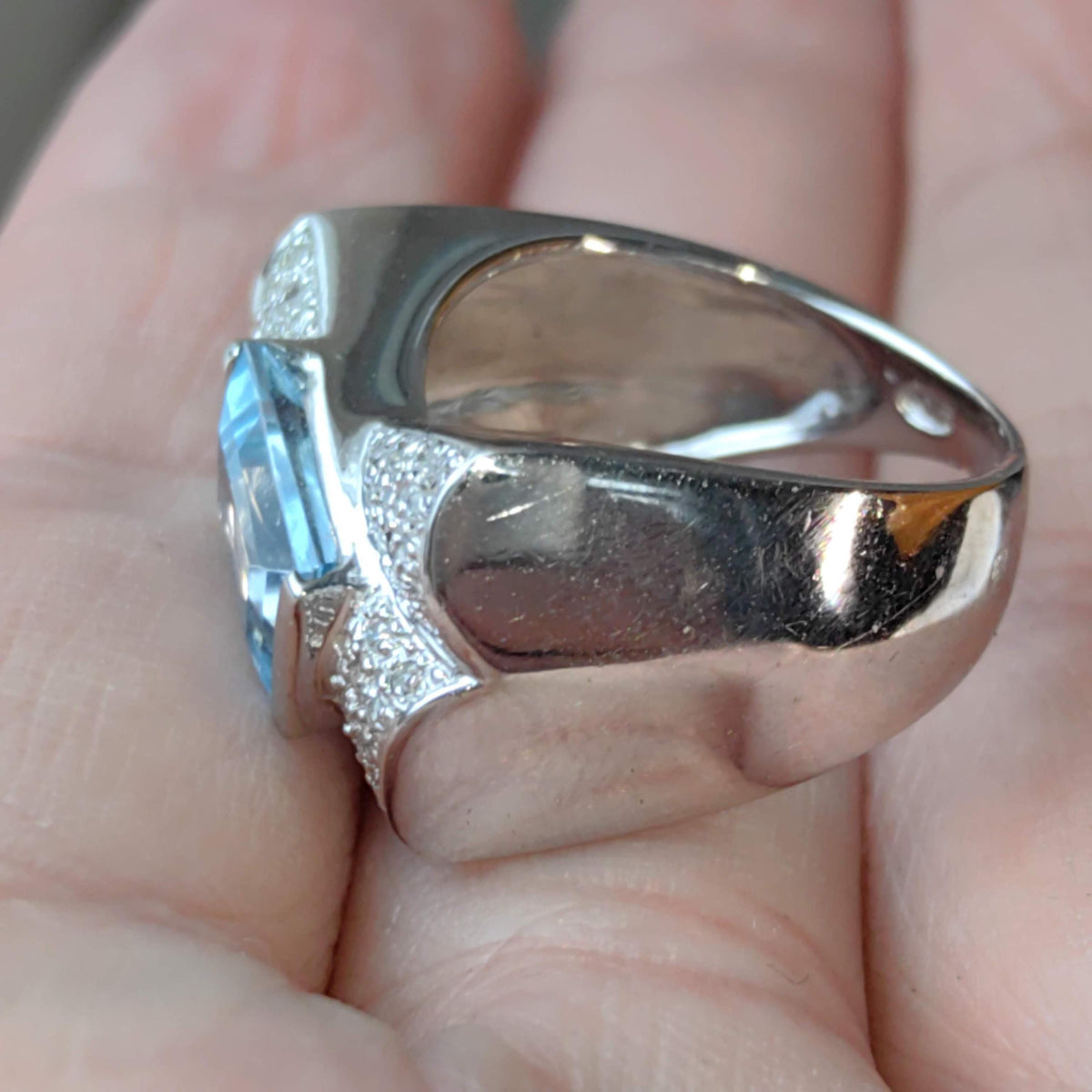 Aquamarine Diamond 18k White Gold Cocktail Ring: Geometric Statement