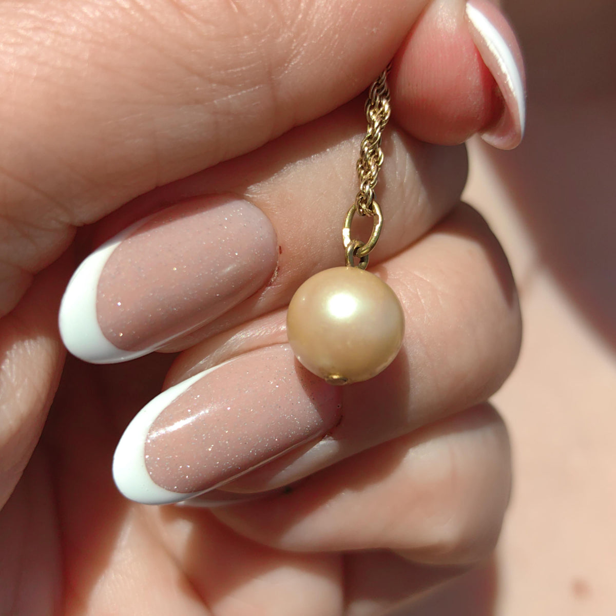 Vintage 14K Solid 585 Hallmarked Yellow Gold Natural Sea Cultured Pearl Pendant Bracelet Charm Dainty Elegant Classic Gift for Her