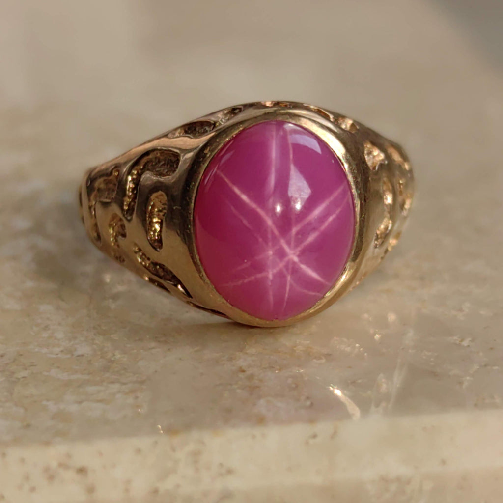 Vintage 10k Gold Star Ruby Ring: Panther Pattern, Size 8.5