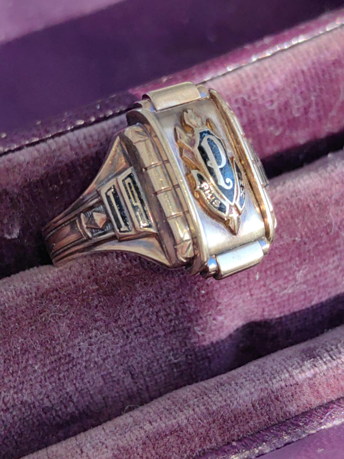 1940s Pope Pius XI Signet Ring: Vintage 10k Gold Catholic Coat of Arms