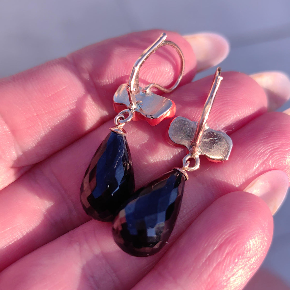 Art Deco Coral Flower Earrings: 14k Gold Onyx Dangle, 1940s Vintage