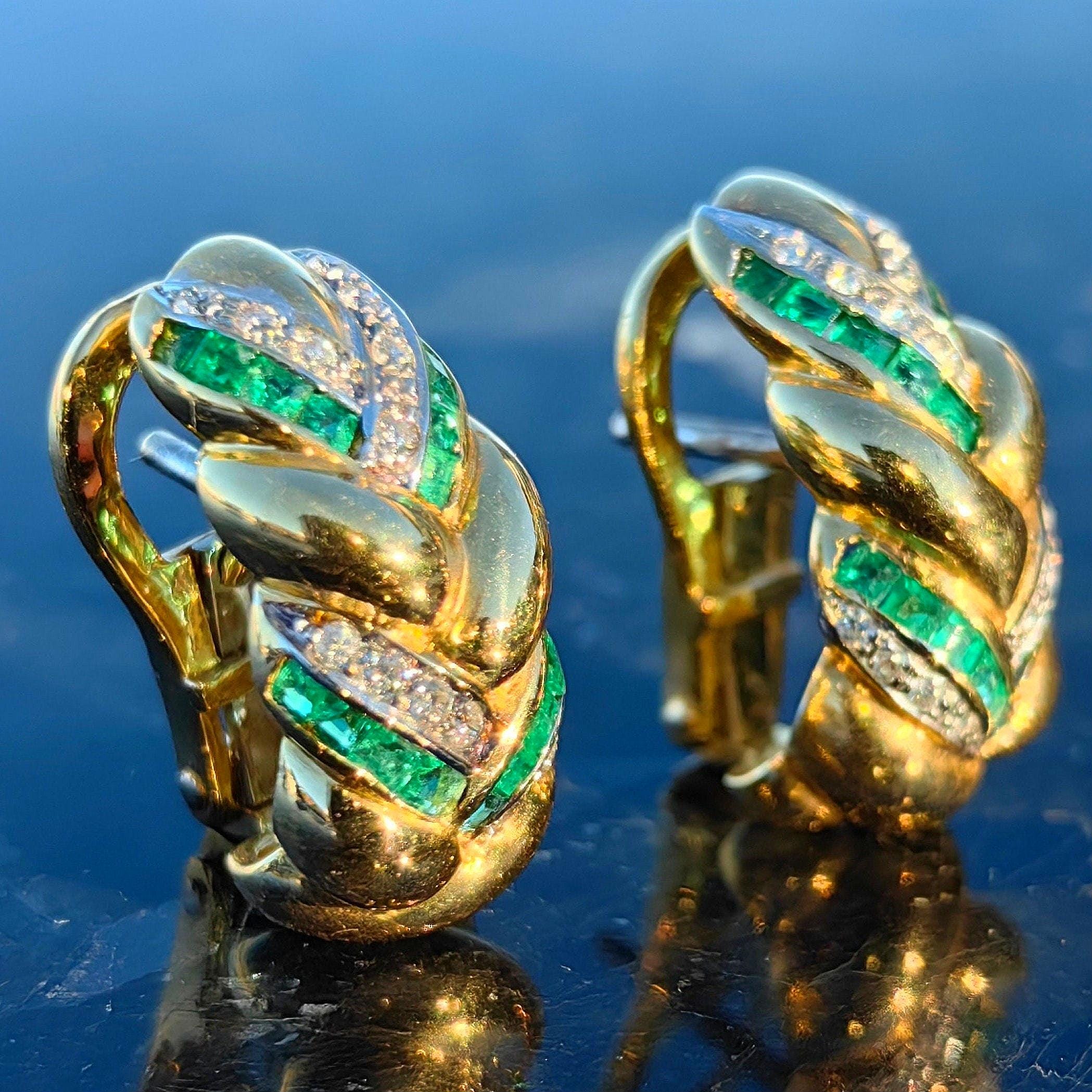 Mid Century 18k Yellow Gold Braided Knot Earrings 0.32ct Emeralds 0.80ct Diamonds 9.2g Vintage Statement Jewelry Gift for Her Omega closure.