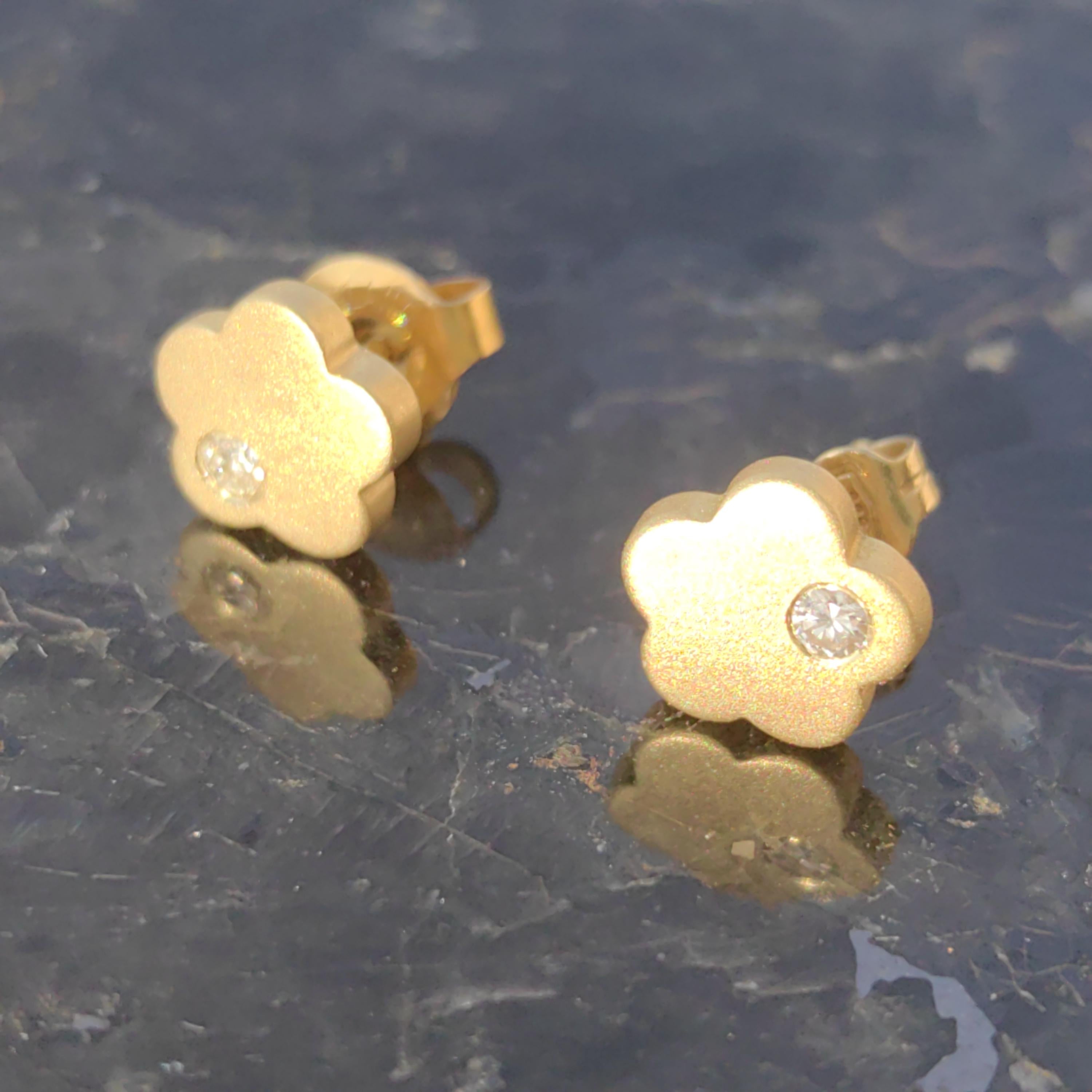 Diamond Flower Stud Earrings: 14k Yellow Gold Vintage Floral