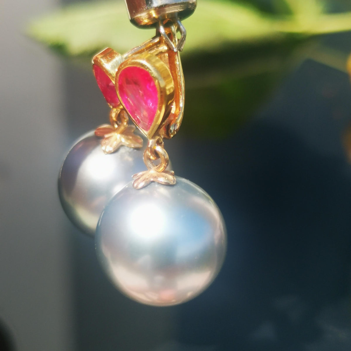 Vintage 1930s Art Deco 14k Gold Ruby Tahitian Pearl Dangle Earrings