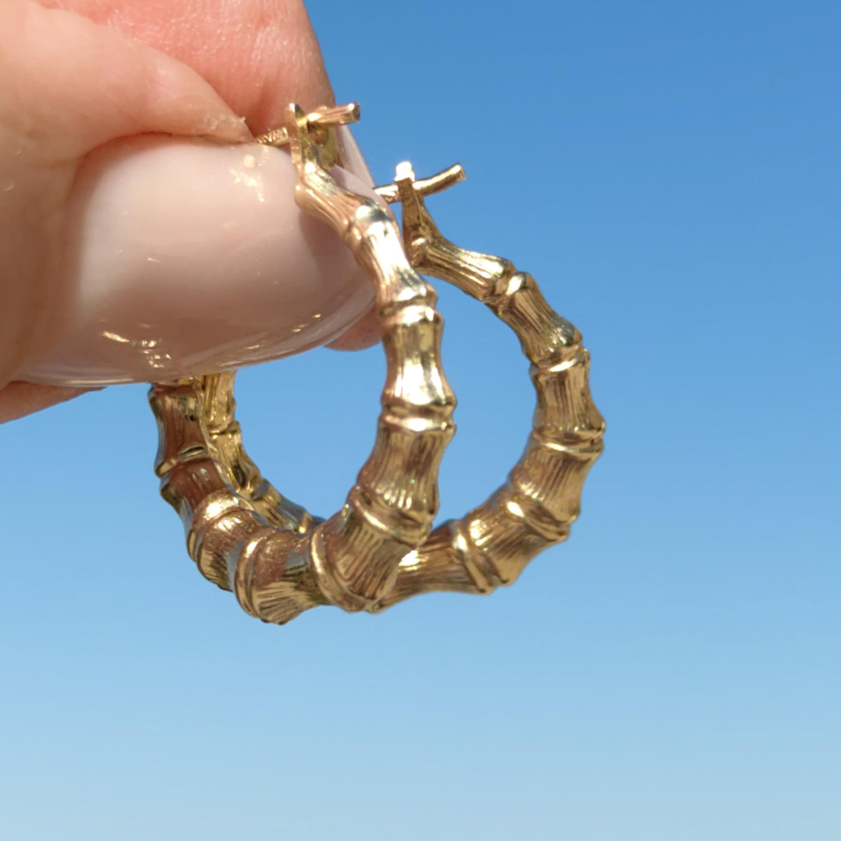 14k Yellow Gold Hoop Earrings: 1980s Vintage Ribbed Horn Design