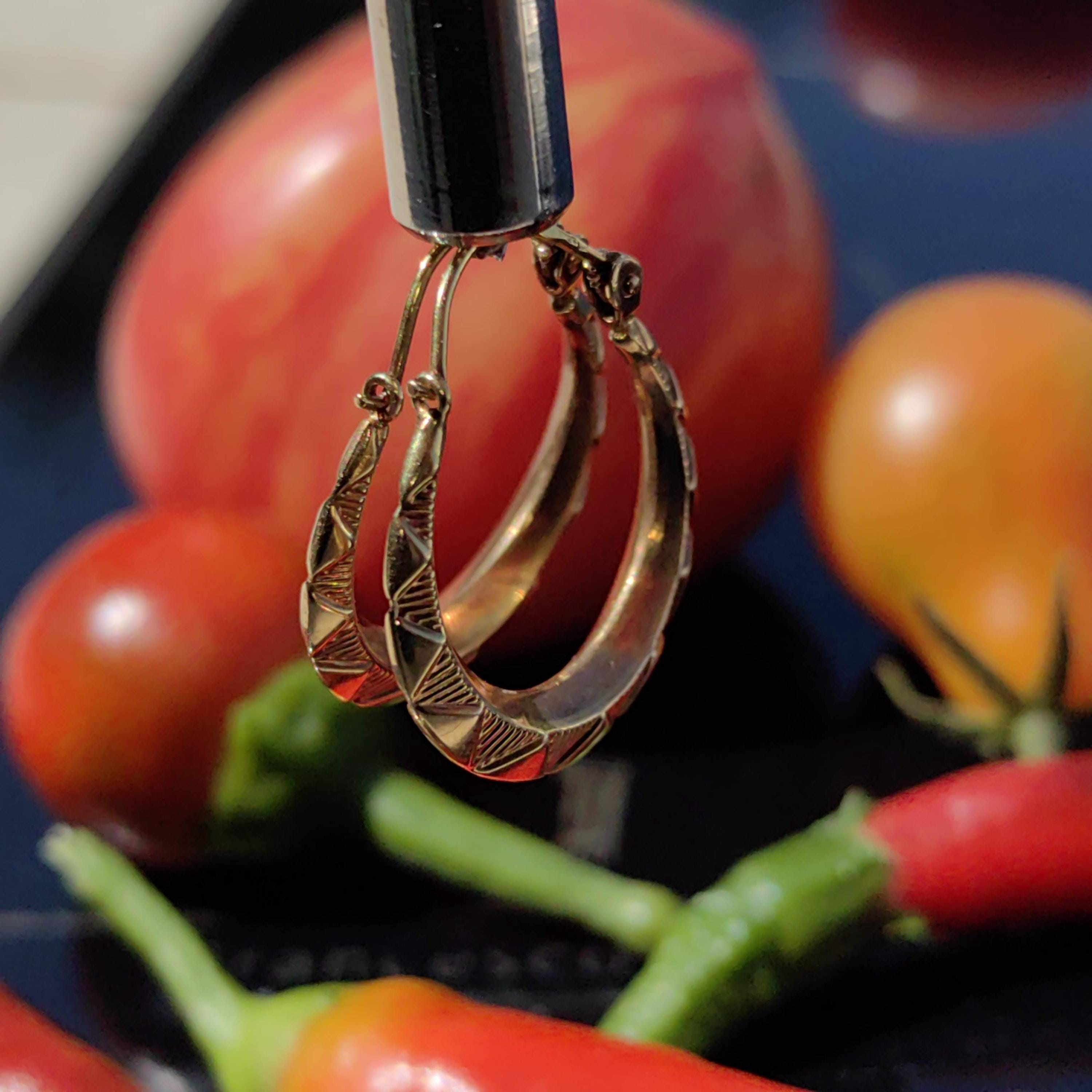 Vintage 14k Yellow Gold Hoop Earrings: Ribbed Puffed Design, 1940s Style