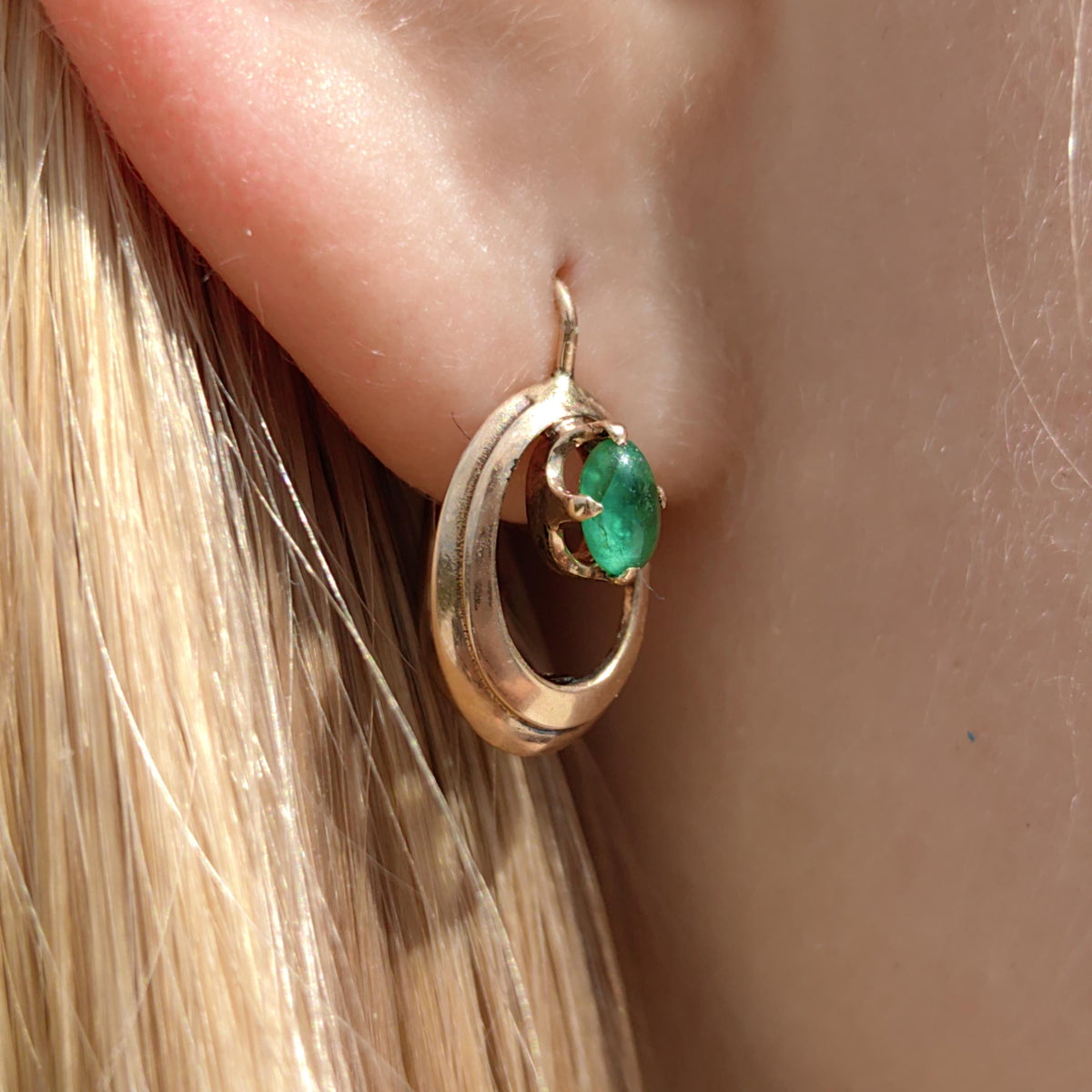 1930s Art Deco Emerald Gold Earrings: 14k Yellow Gold Dormeuse Sleepers