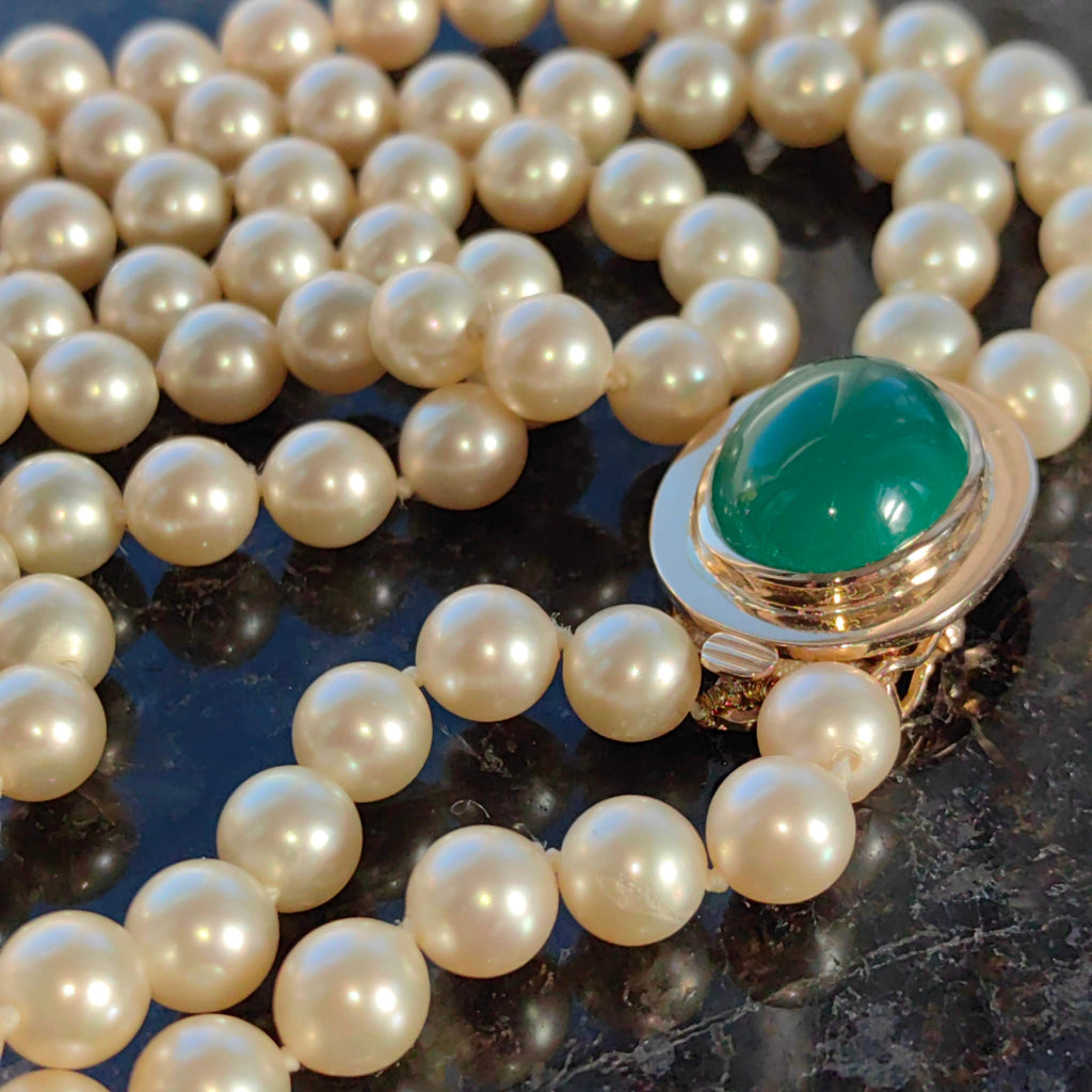 Vintage 1940s Green Chalcedony Pearl Necklace: 18k Yellow Gold Beaded Statement
