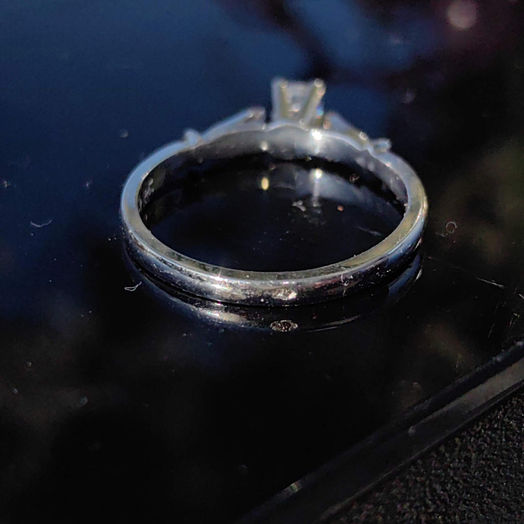 Vintage 0.15 ct. Diamond Solid 14k White Gold Hallmarked Engagement Wedding Solitaire Ring