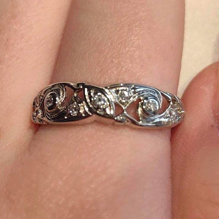 1940s Diamond Floral 18k White Gold Wedding Band Ring