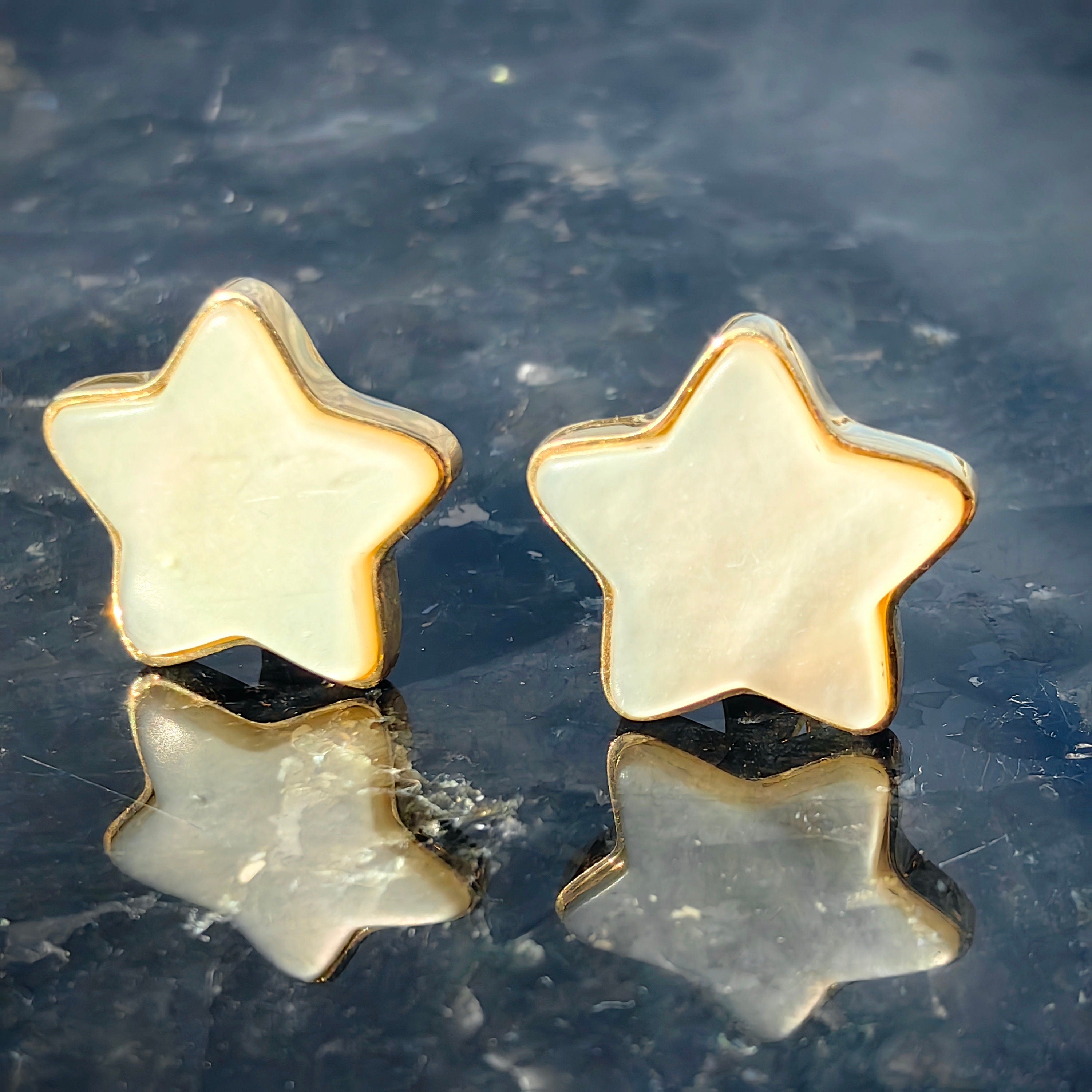 Vintage Mother of Pearl Solid 18k Gold Star Stud Earrings