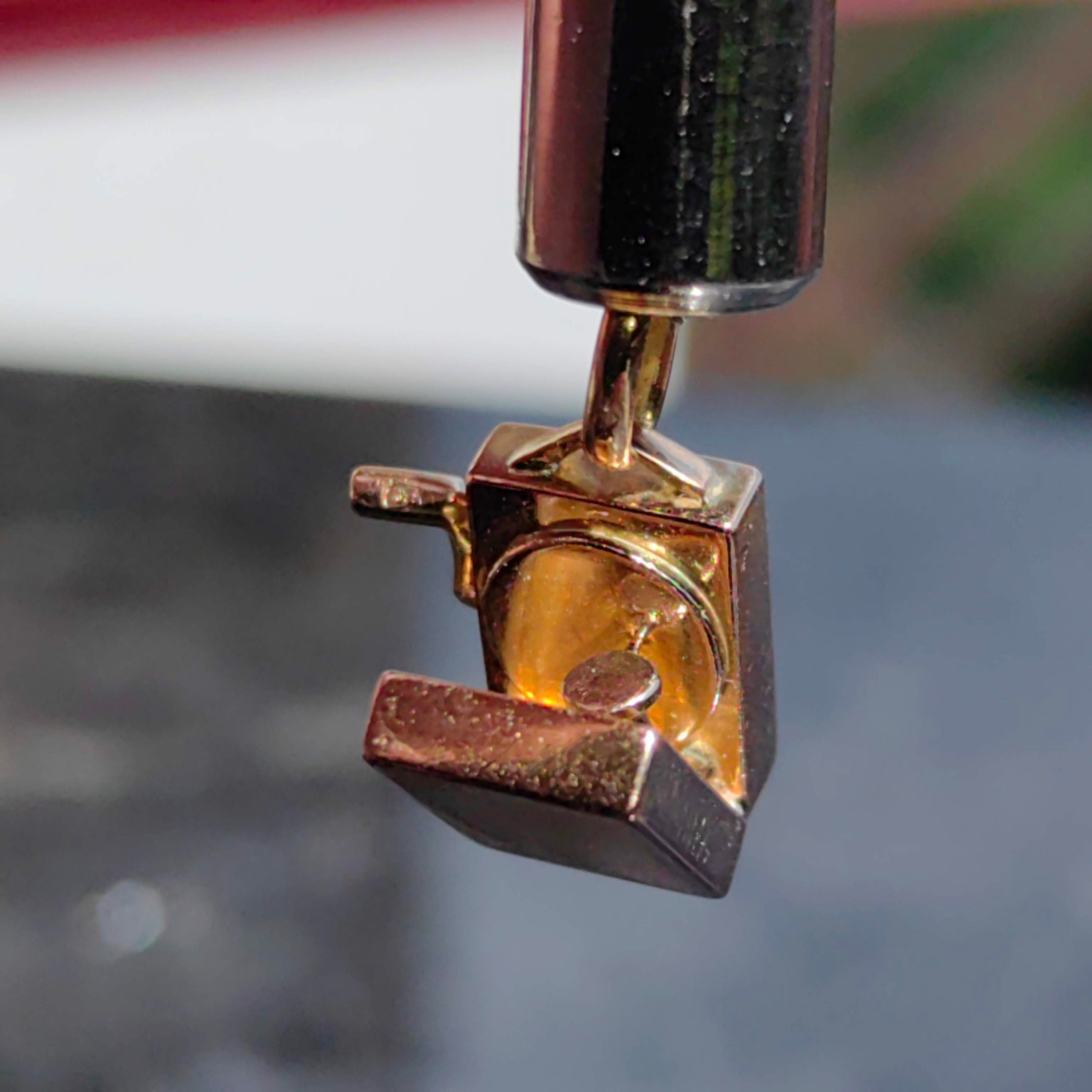 Vintage 18k Gold Gramophone Pendant: Antique Turntable Charm