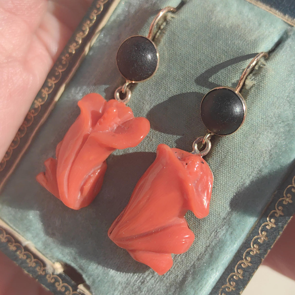 Coral Flower Onyx 14k Solid Hallmarked Yellow Gold Art Deco 1940s Antique Vintage Gold Dangle Elegant Earrings Gift for Her