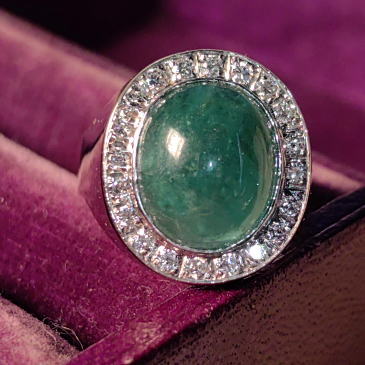 Emerald Diamond Ring Vintage 1970s Natural large cabochon Green Statement Estate Ring 14k Solid White Gold Elegant Statement Gift Her wife
