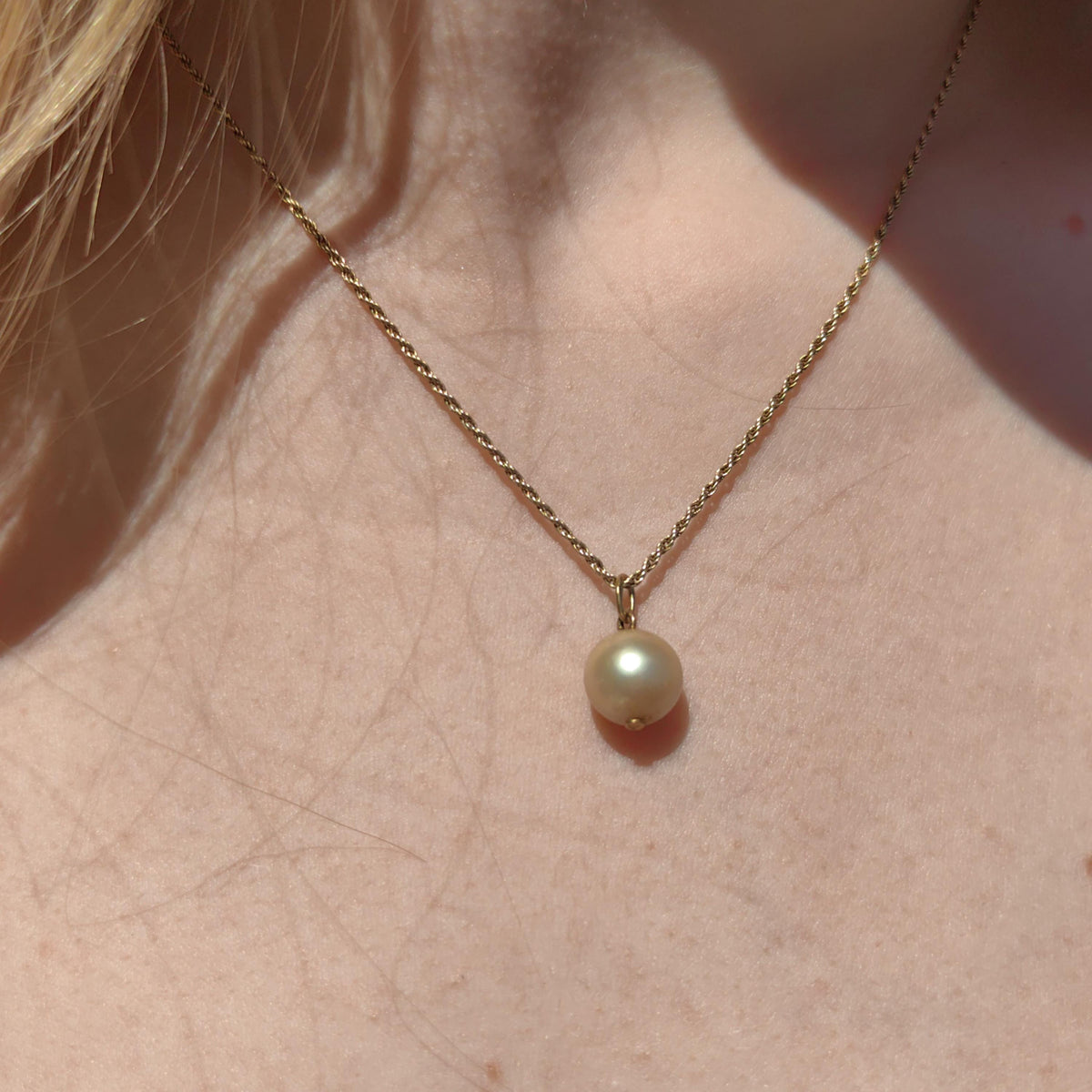 Vintage 14K Solid 585 Hallmarked Yellow Gold Natural Sea Cultured Pearl Pendant Bracelet Charm Dainty Elegant Classic Gift for Her