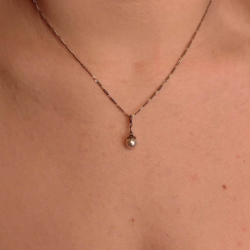 Pearl 14k Solid Yellow Gold 1940s Dainty Elegant Drop Shaped Pendant, Pearl Antique Vintage Charm