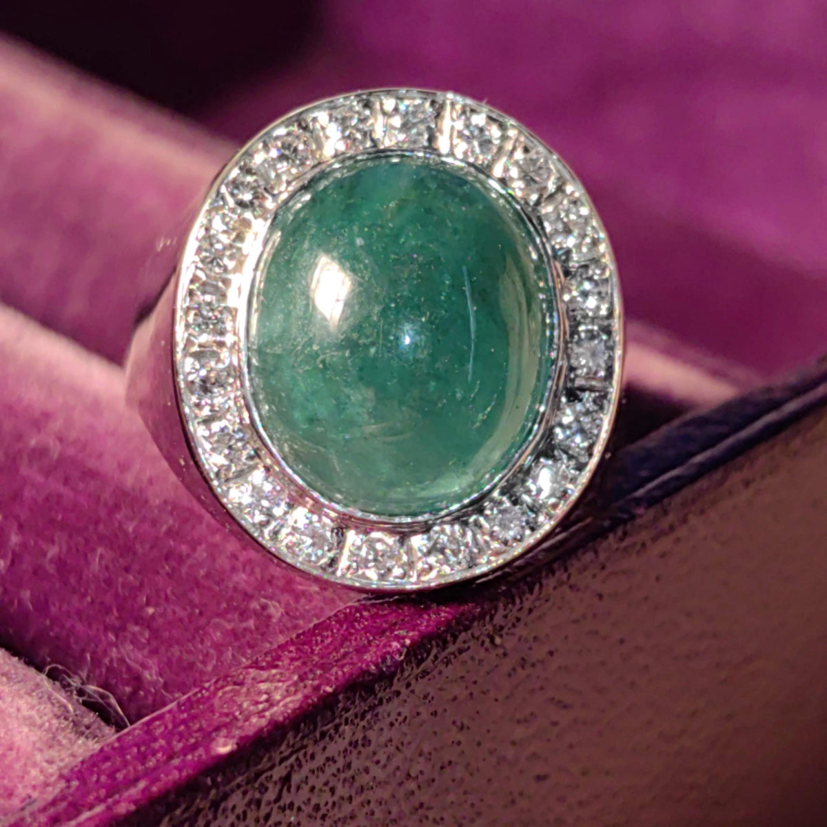 Emerald Diamond Ring Vintage 1970s Natural large cabochon Green Statement Estate Ring 14k Solid White Gold Elegant Statement Gift Her wife