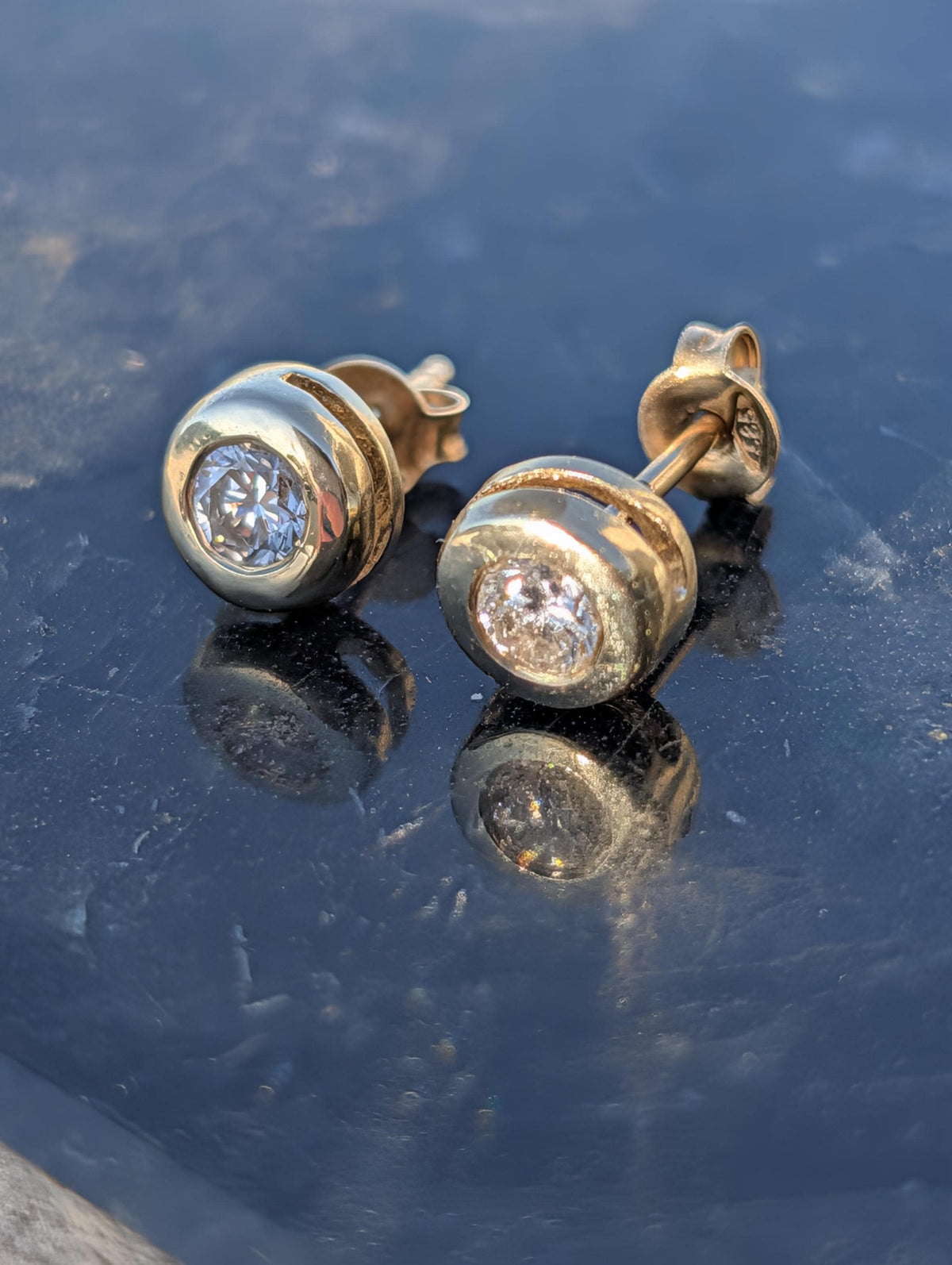 1980s Vintage Diamond Stud Earrings 14k 585 Yellow Gold, Bezel Set Solitaire Brilliant Cut push Back Gift for Her