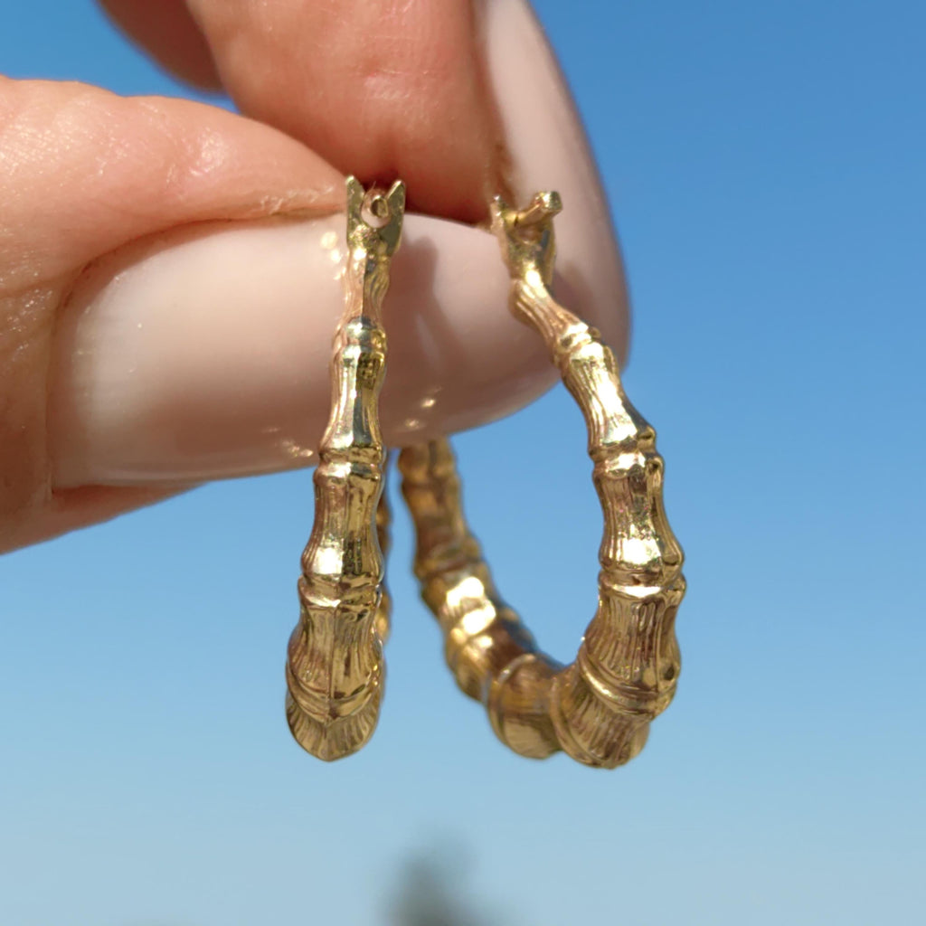 14k Yellow Gold Hoop Earrings: 1980s Vintage Ribbed Horn Design