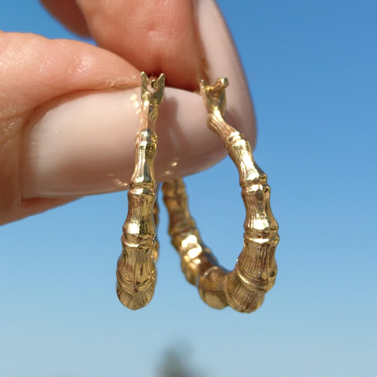 14k Yellow Gold Hoop Earrings: 1980s Vintage Ribbed Horn Design