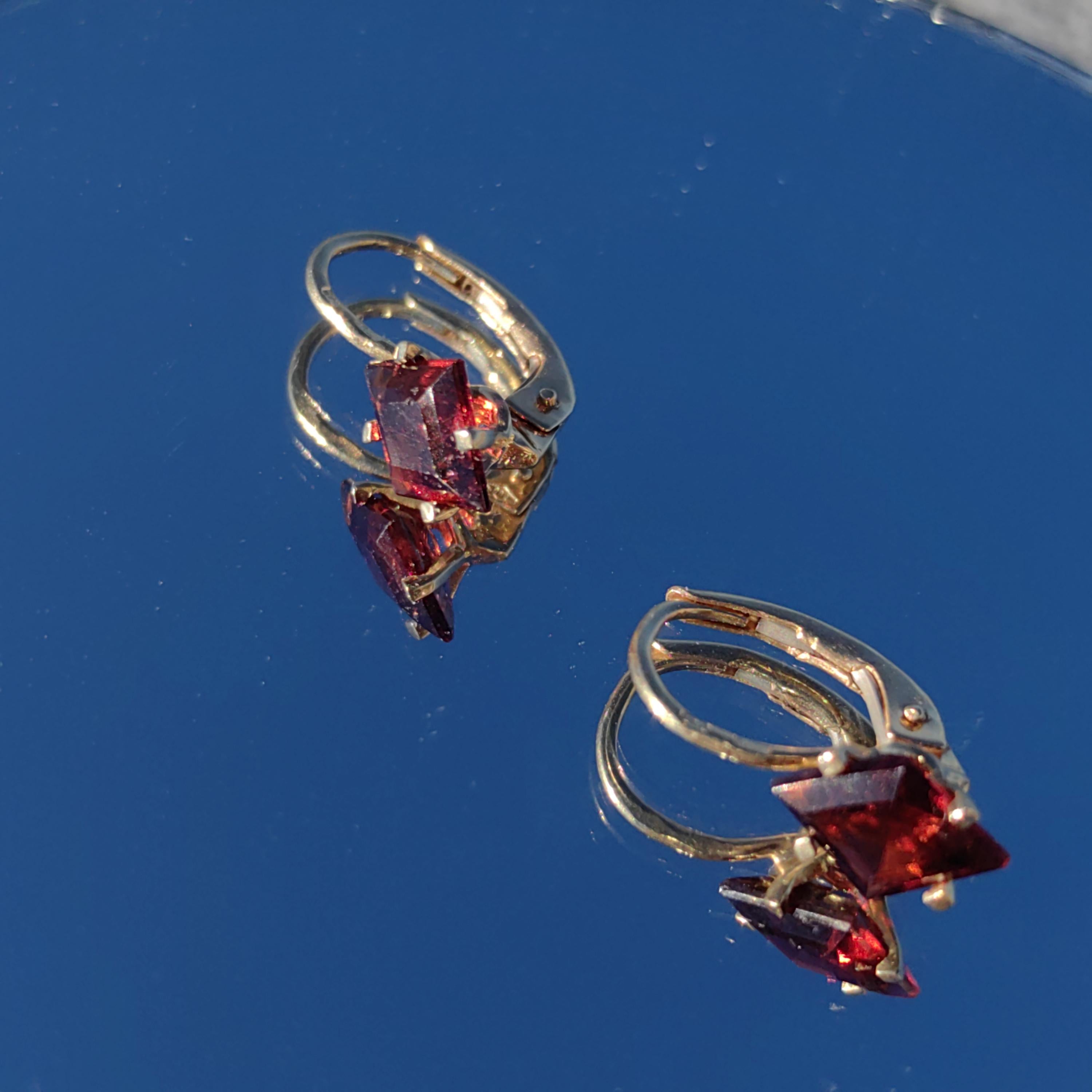 Mid Century 14k Gold Garnet Sleeper Earrings: Elegant Lever Back Design