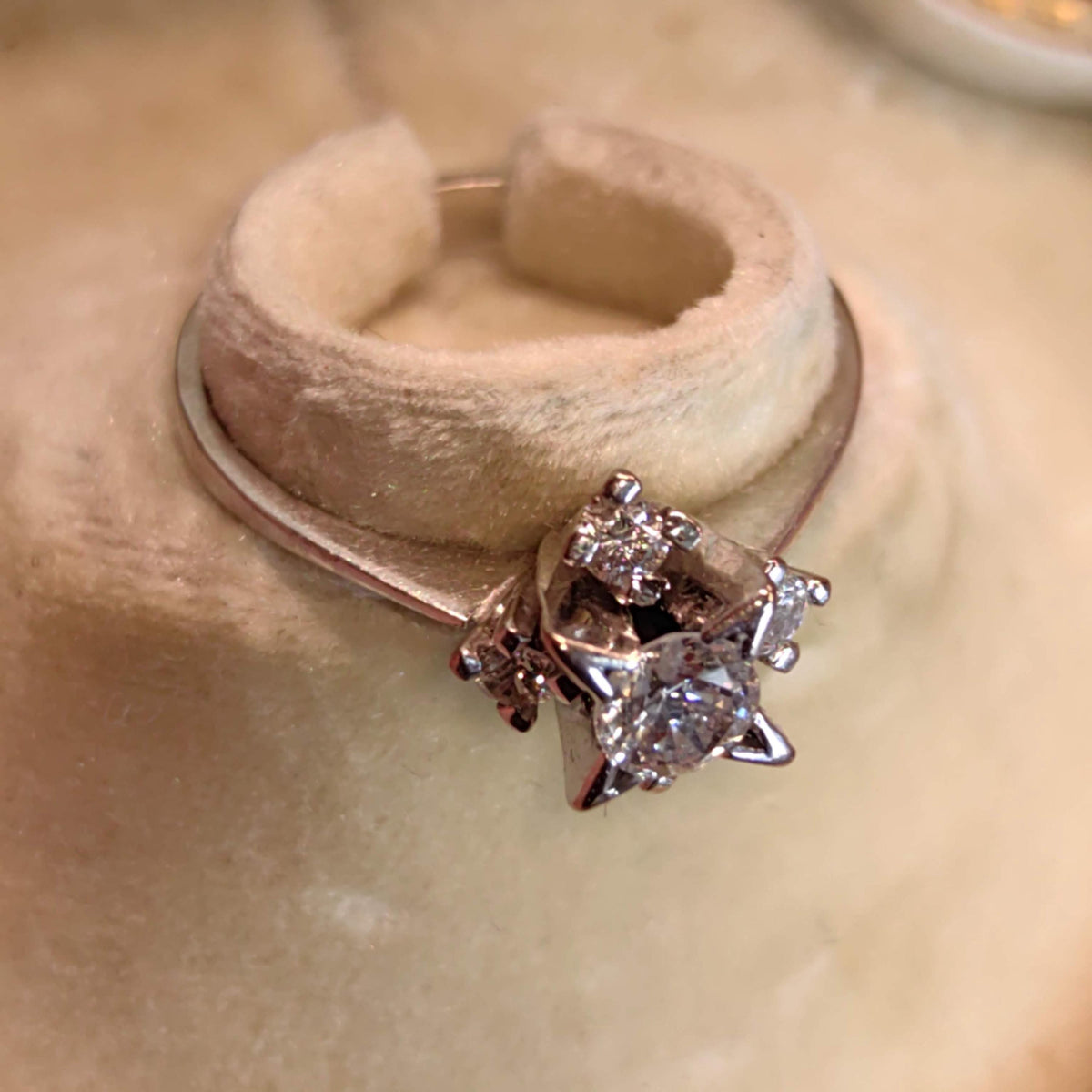 Vintage Natural Diamond 18k Hallmarked Solid  White Gold Star Shaped Dainty Magical Engagement Solitaire Wedding Ring Gift for Her