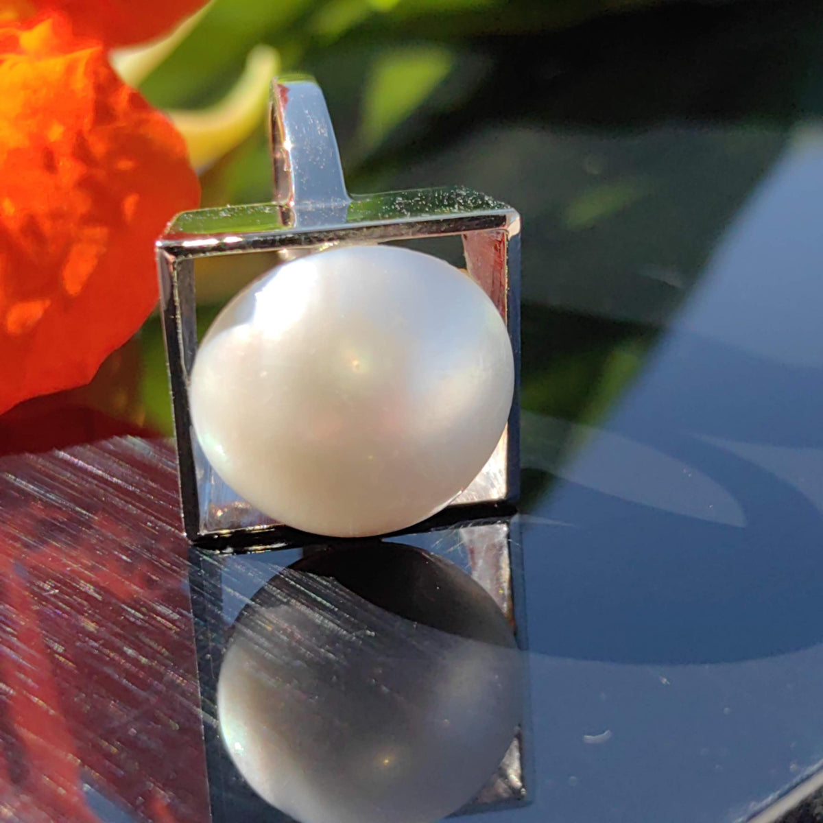 Vintage Cultured Pearl 18k White Gold Ring: Geometric Statement Jewelry