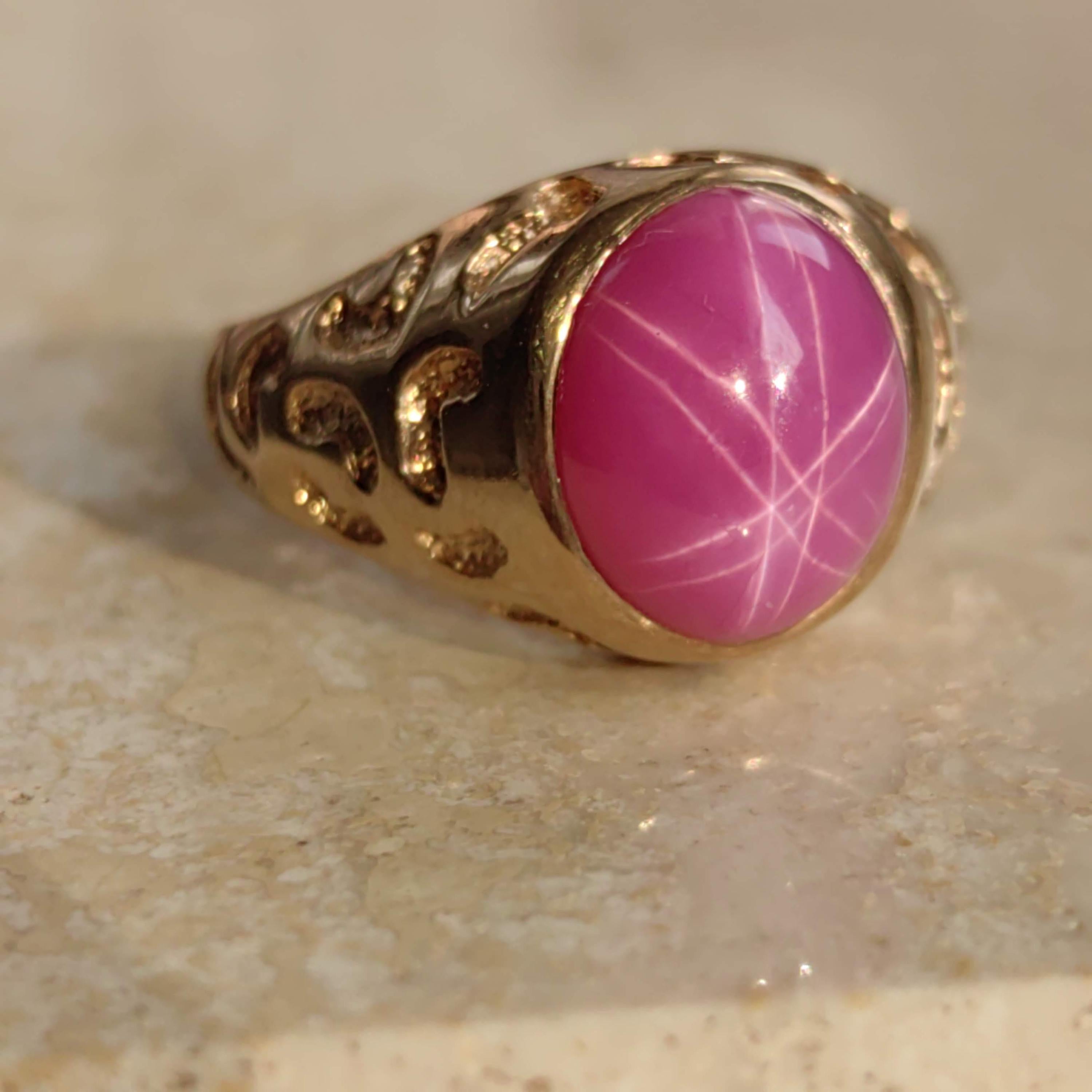 Vintage 10k Gold Star Ruby Ring: Panther Pattern, Size 8.5
