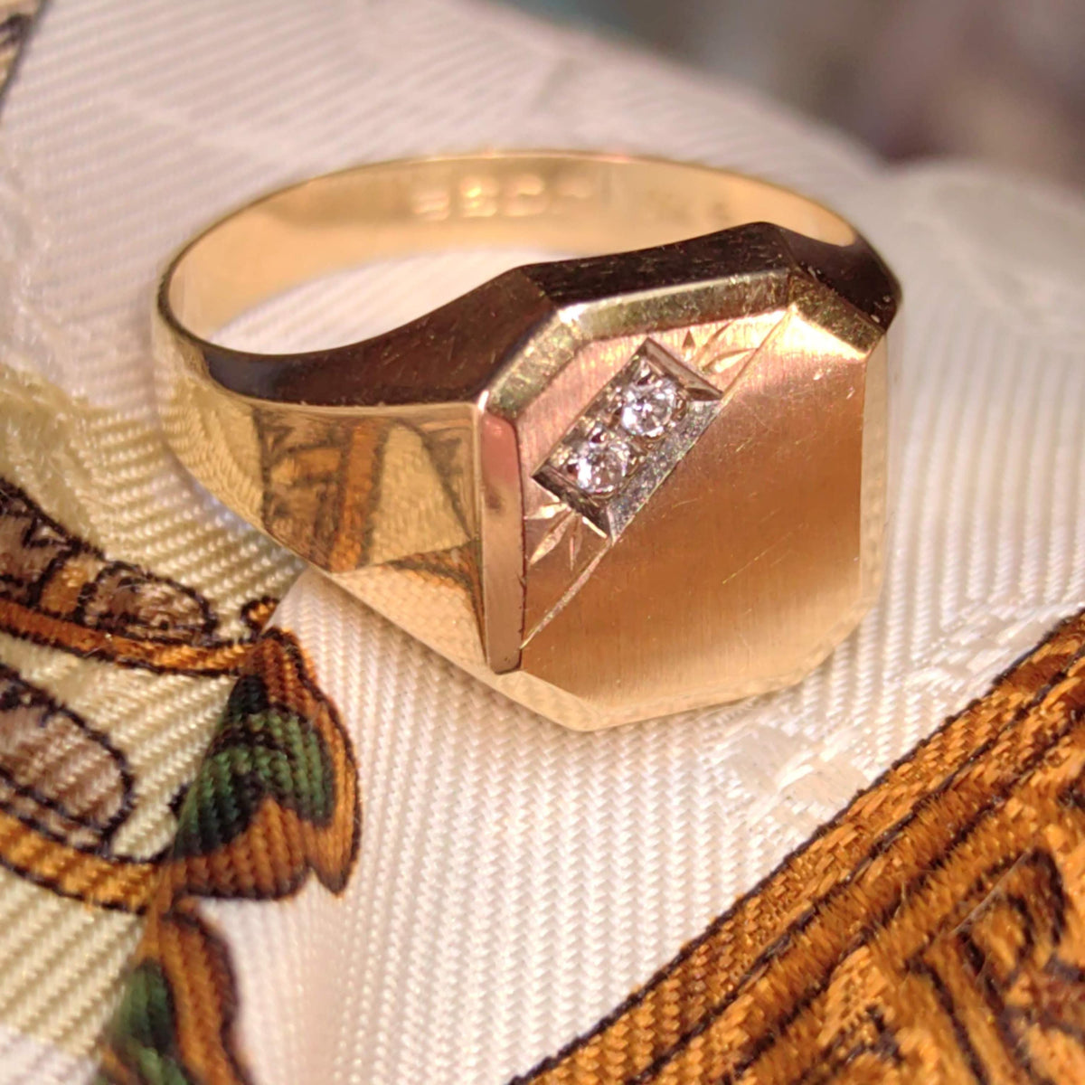 Diamond 18k Yellow Gold Ring: Minimalist Vintage Square Statement
