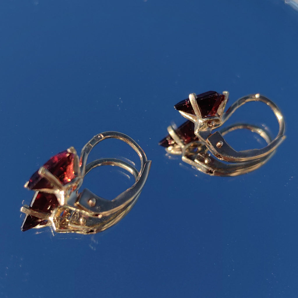 Mid Century 14k Gold Garnet Sleeper Earrings: Elegant Lever Back Design