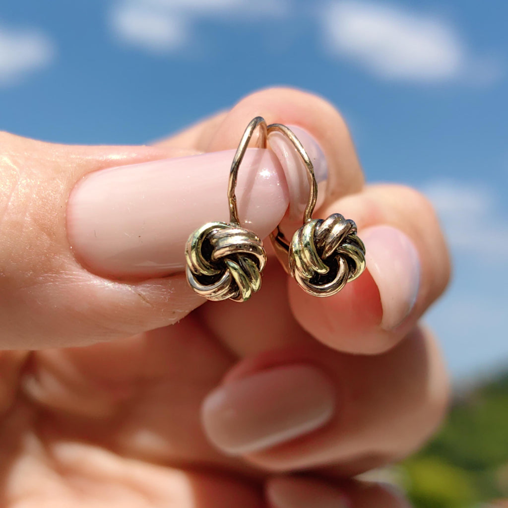 Vintage 14K Two-Tone Gold Braided Knot Earrings: 1940s Lever Back Sleepers