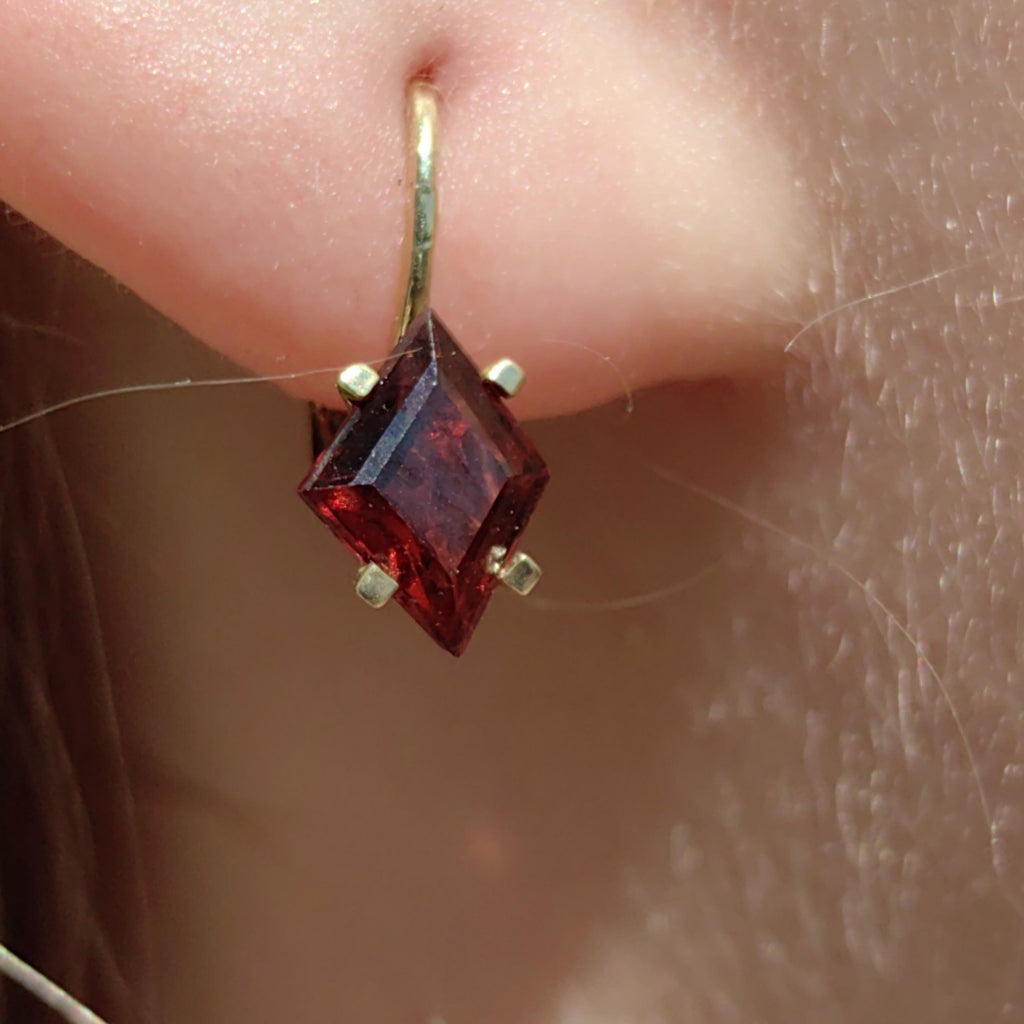Mid Century 14k Gold Garnet Sleeper Earrings: Elegant Lever Back Design