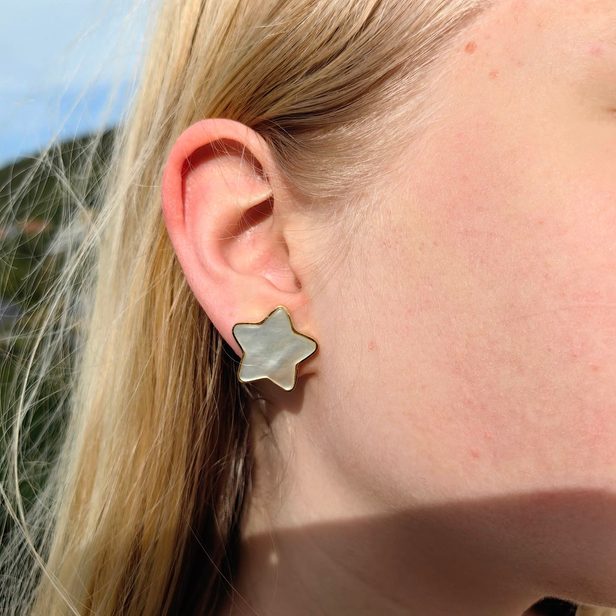 Vintage Mother of Pearl Solid 18k Gold Star Stud Earrings