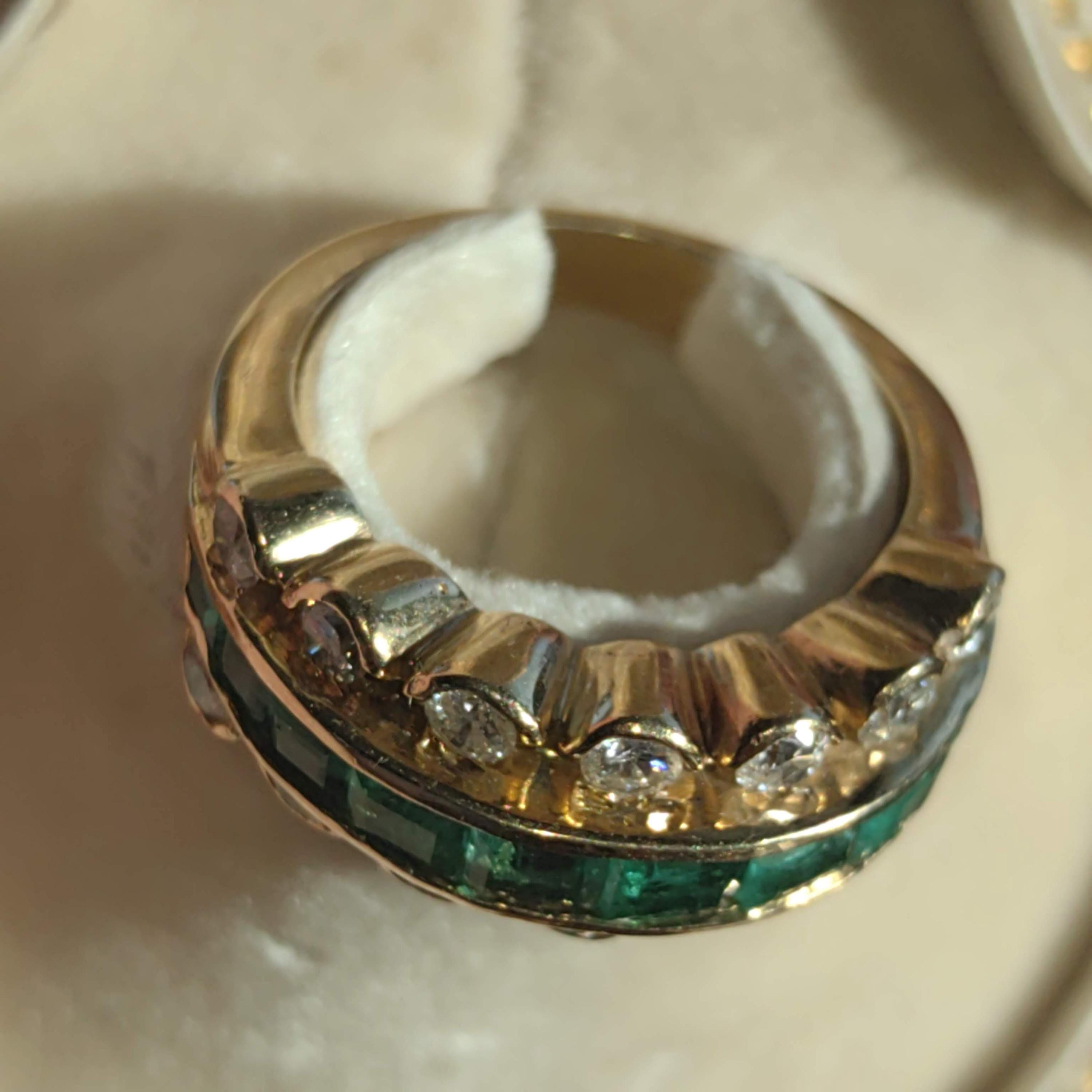 18k Solid Yellow Gold Natural Green Emerald Diamond 1980s Vintage Statement Band Elegant Ring Gift for Her