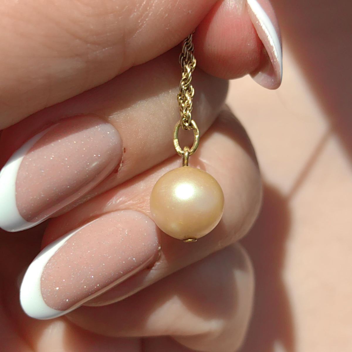 Vintage 14K Solid 585 Hallmarked Yellow Gold Natural Sea Cultured Pearl Pendant Bracelet Charm Dainty Elegant Classic Gift for Her