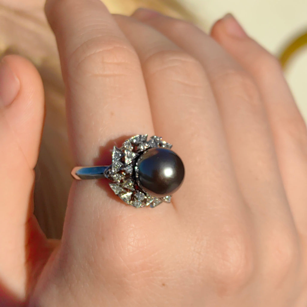 Vintage 1960s Tahitian Pearl and Diamond 18k White Gold Ring