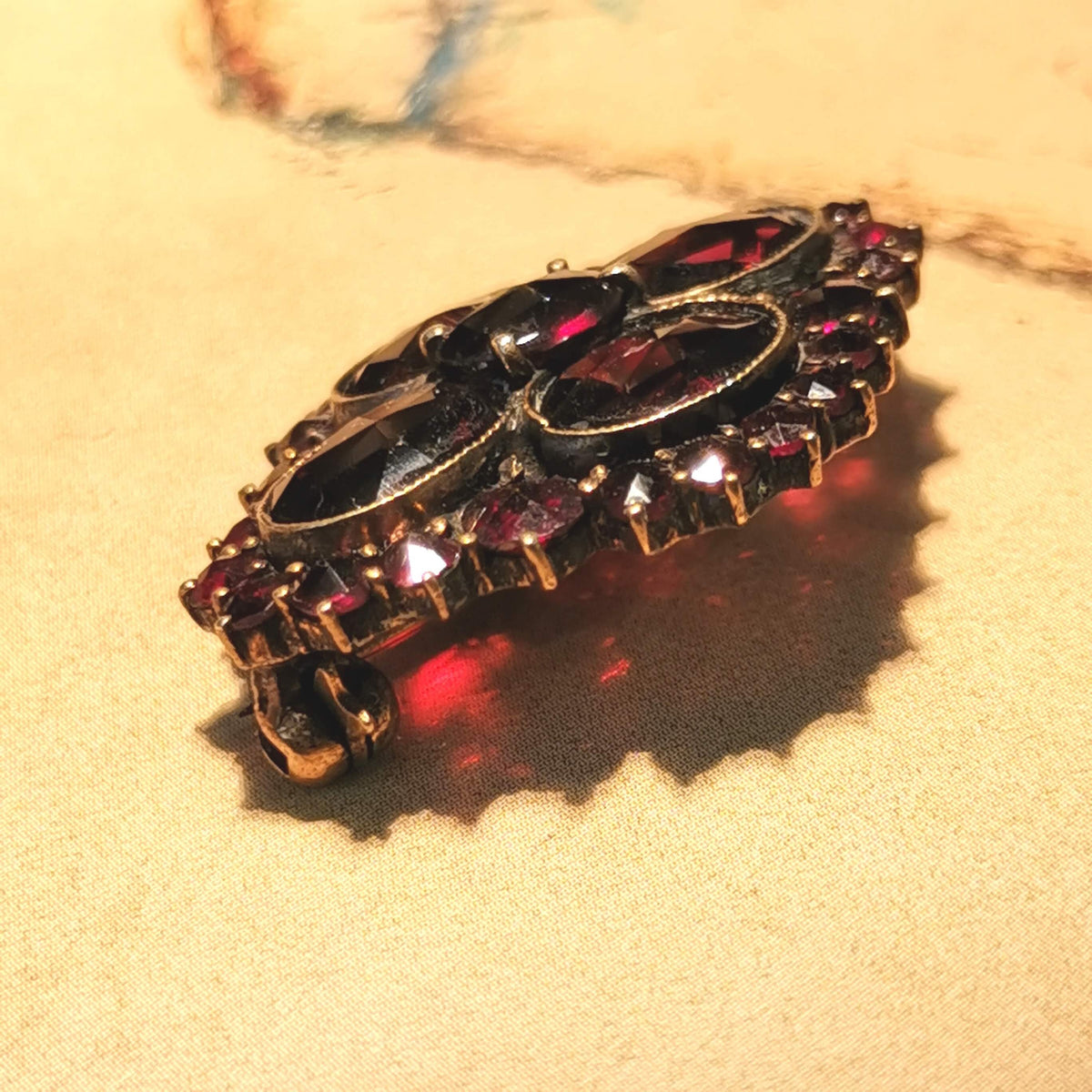 Garnet Art Nouveau brooch from the 1900s