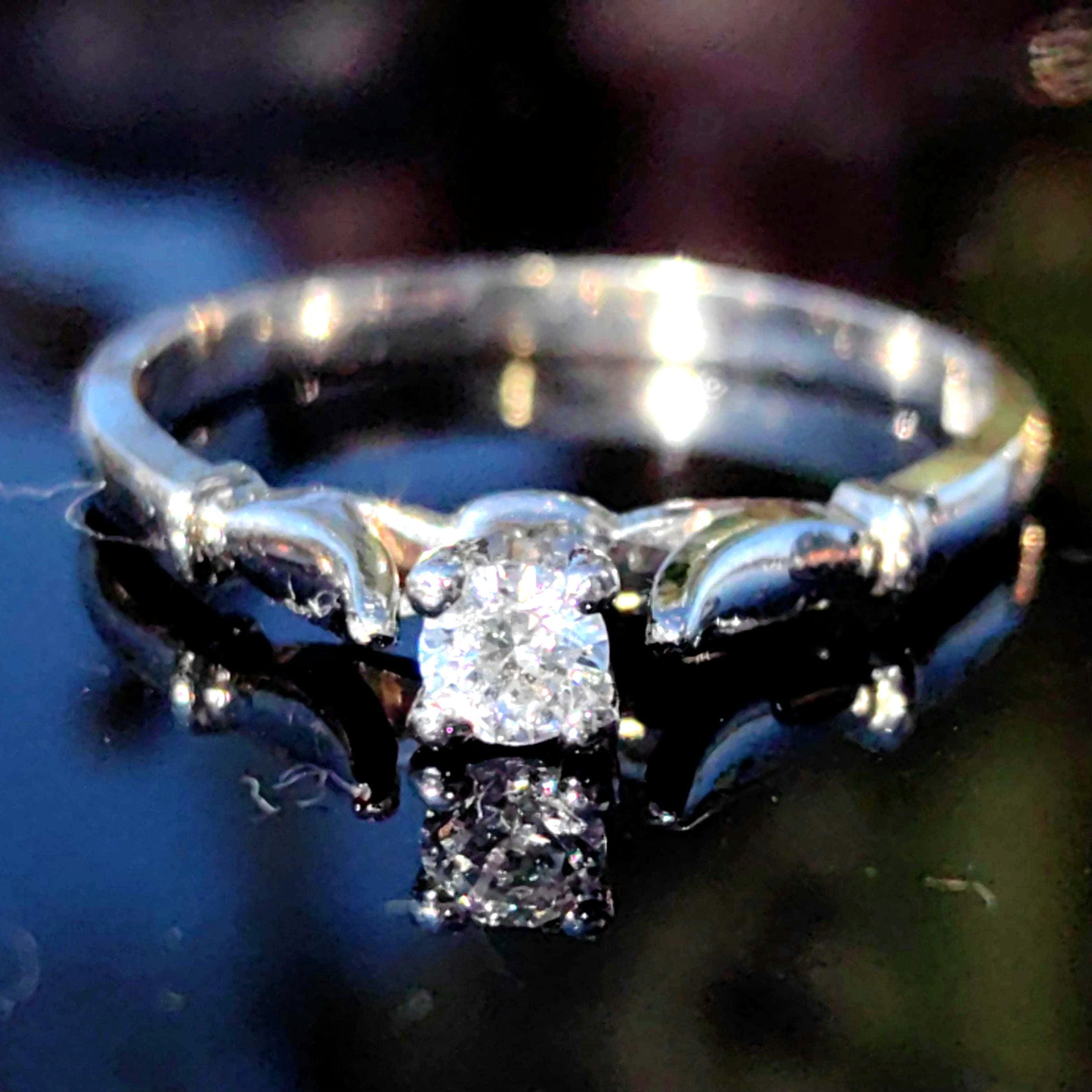 Vintage 0.15 ct. Diamond Solid 14k White Gold Hallmarked Engagement Wedding Solitaire Ring