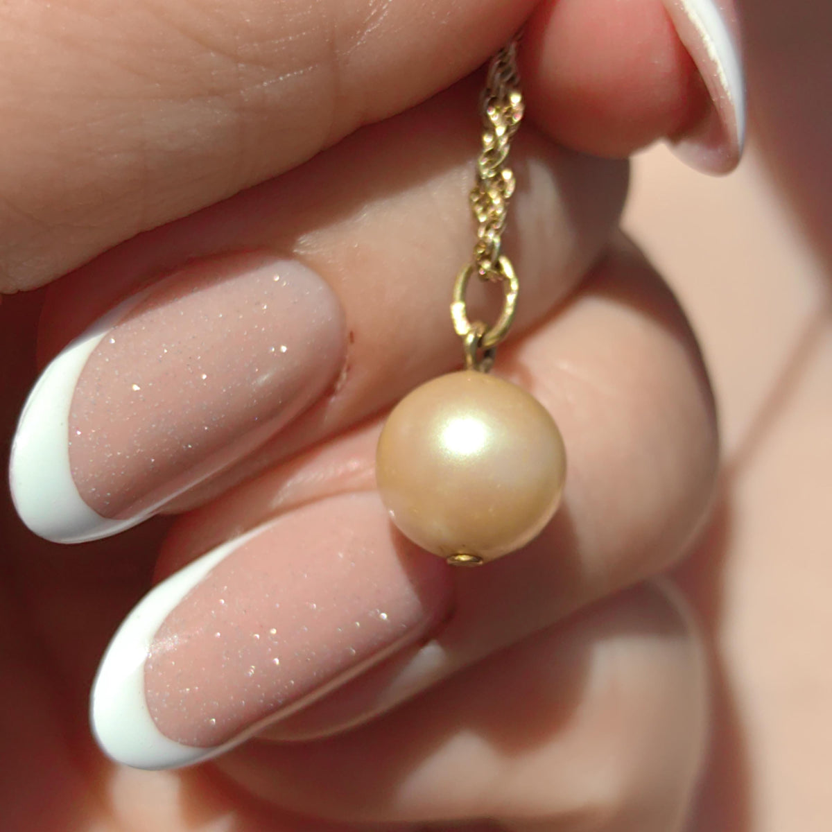 Vintage 14K Solid 585 Hallmarked Yellow Gold Natural Sea Cultured Pearl Pendant Bracelet Charm Dainty Elegant Classic Gift for Her
