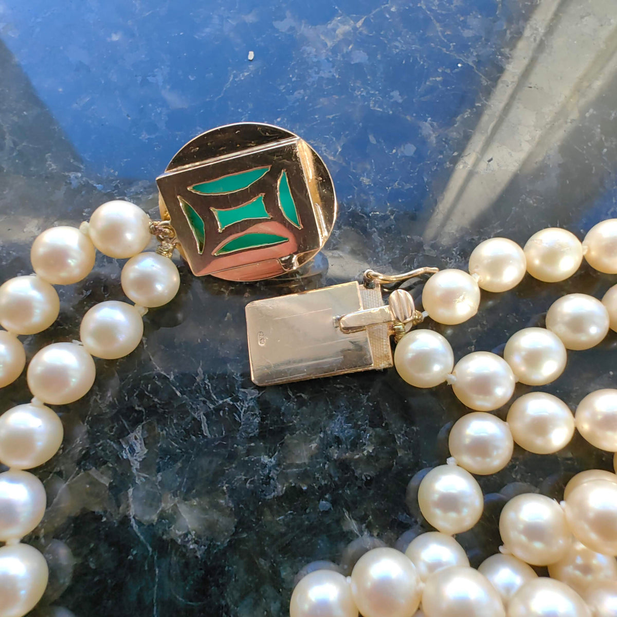 Vintage 1940s Green Chalcedony Pearl Necklace: 18k Yellow Gold Beaded Statement