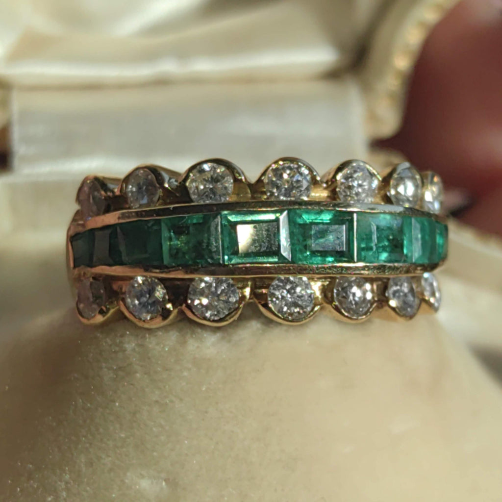 18k Solid Yellow Gold Natural Green Emerald Diamond 1980s Vintage Statement Band Elegant Ring Gift for Her