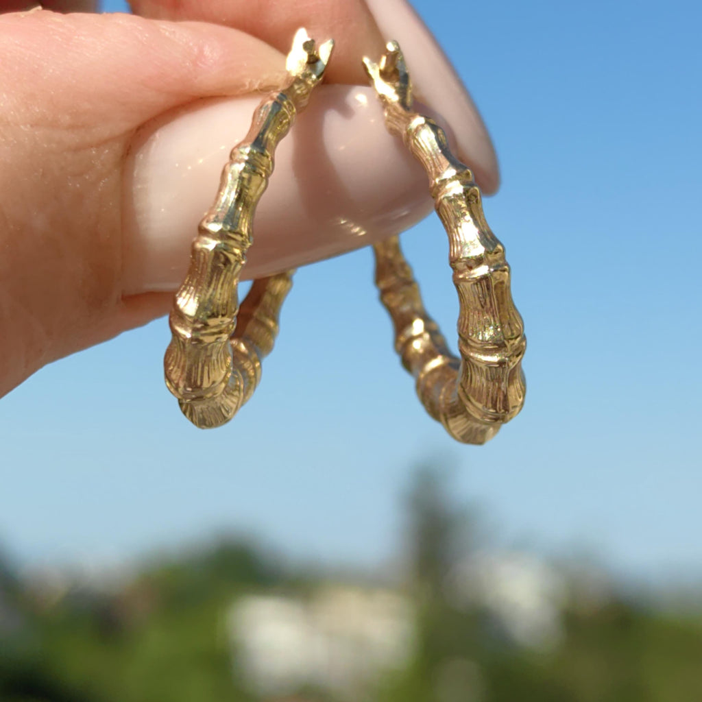 14k Yellow Gold Hoop Earrings: 1980s Vintage Ribbed Horn Design