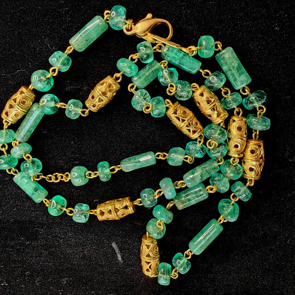 Vintage Natural Not Treated Emerald and 18k carved Gold Beaded Necklace Bracelet