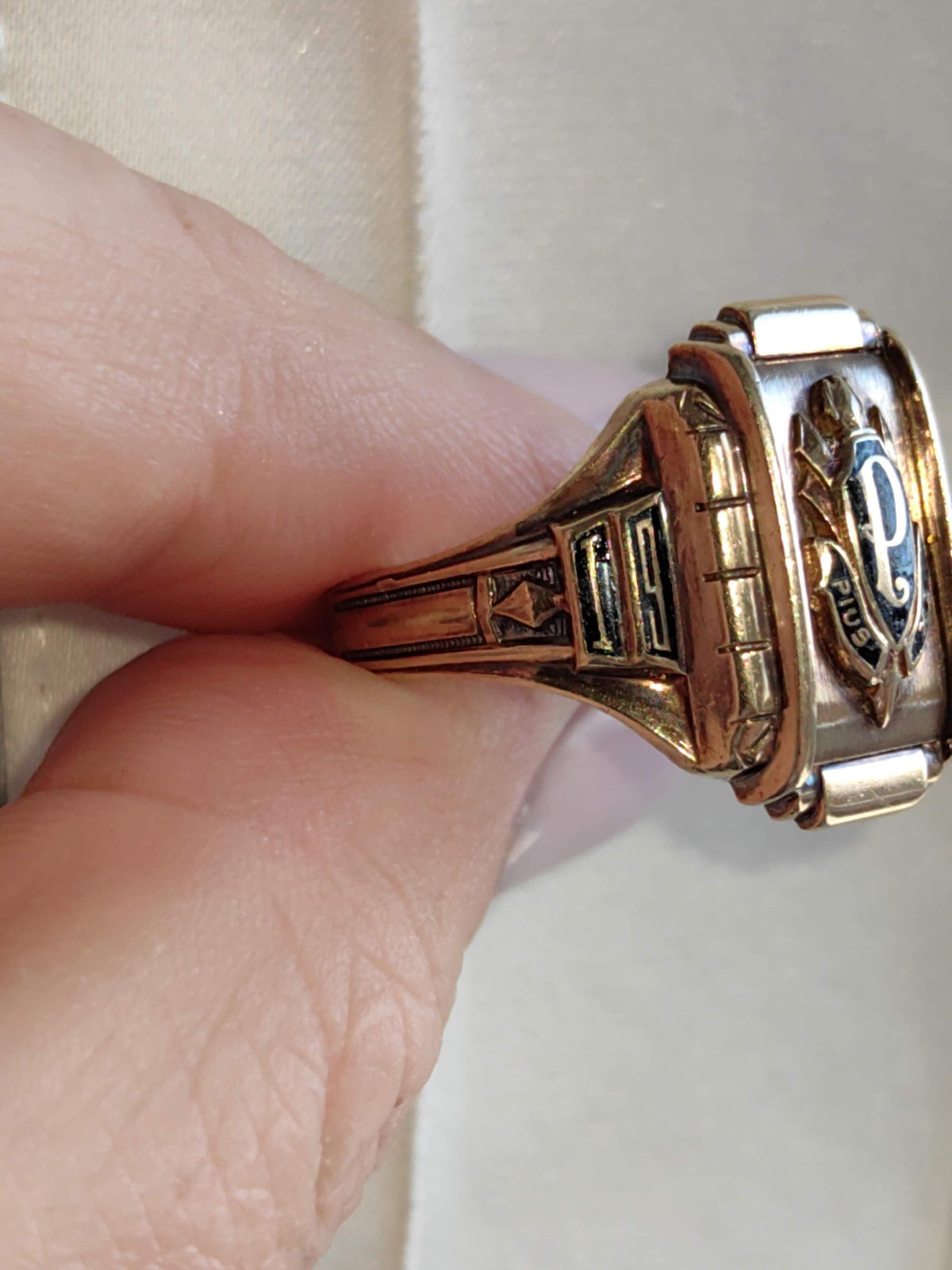 1940s Pope Pius XI Signet Ring: Vintage 10k Gold Catholic Coat of Arms