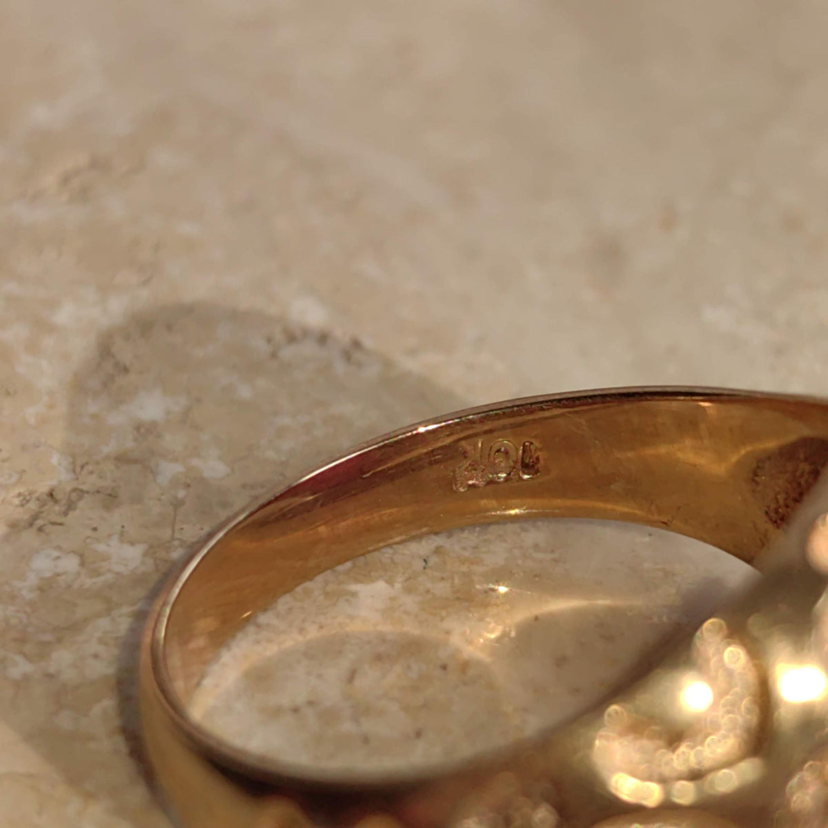 Vintage 10k Gold Star Ruby Ring: Panther Pattern, Size 8.5