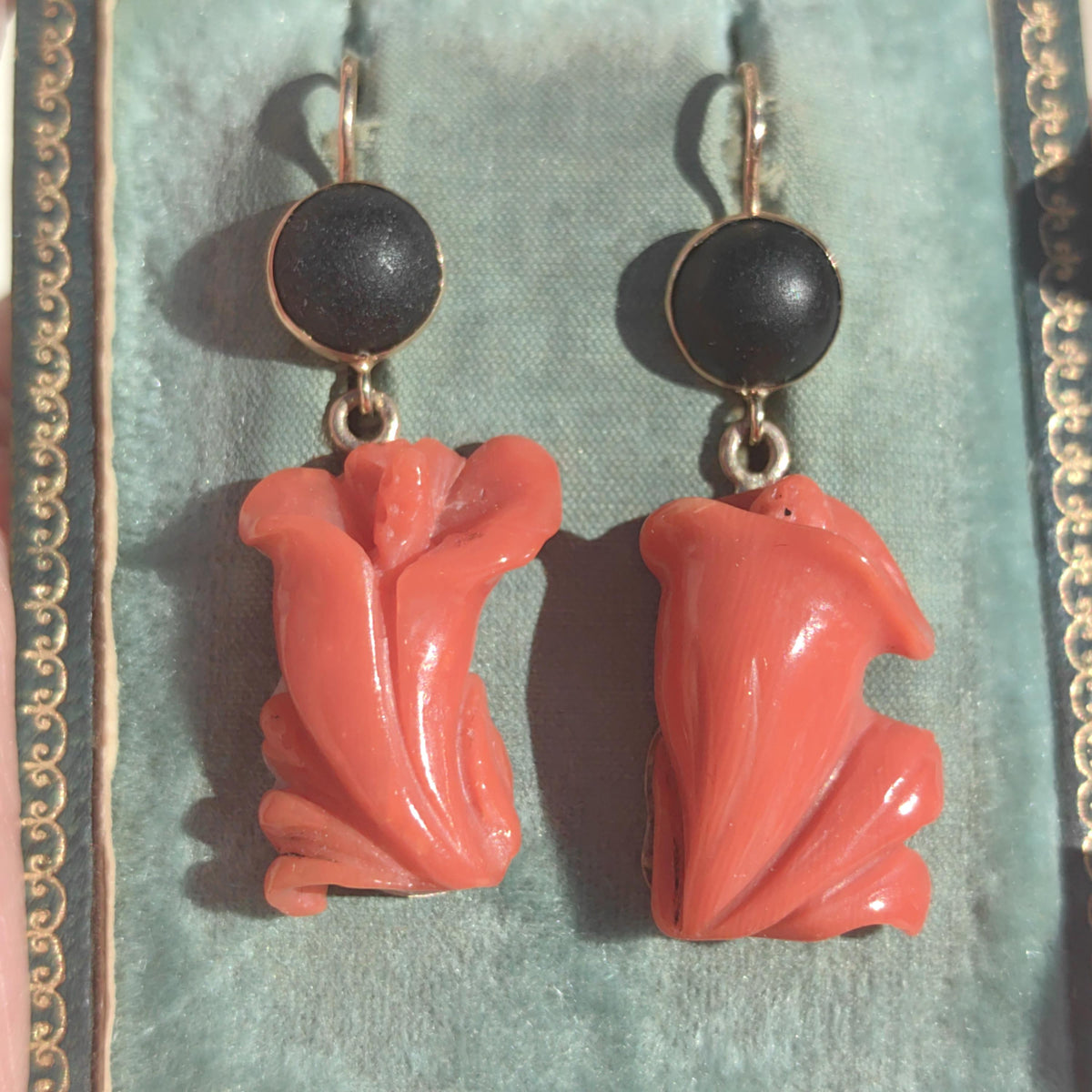 Coral Flower Onyx 14k Solid Hallmarked Yellow Gold Art Deco 1940s Antique Vintage Gold Dangle Elegant Earrings Gift for Her